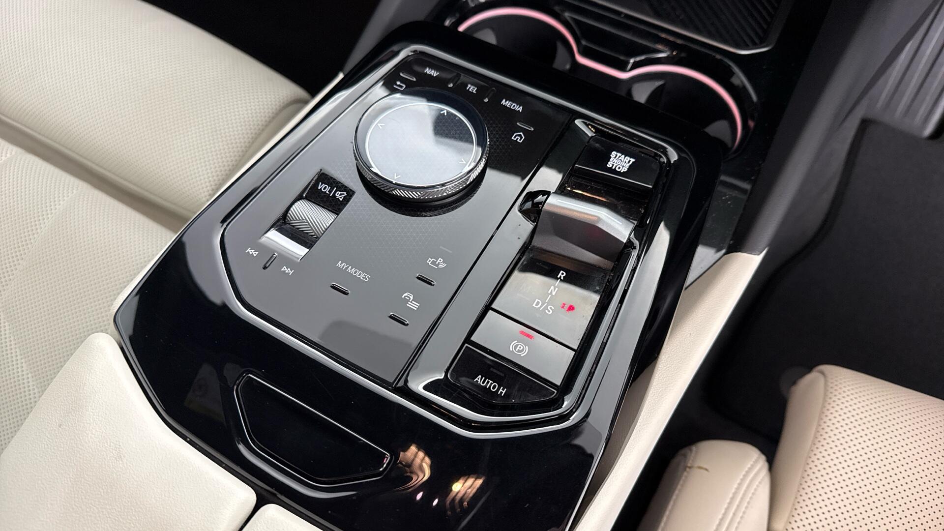 BMW 5 Series view 10