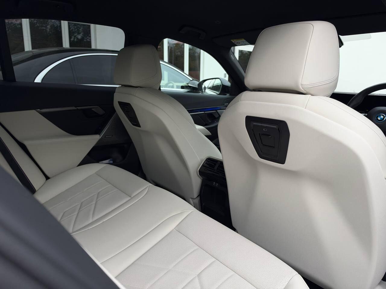 BMW i5 view 16
