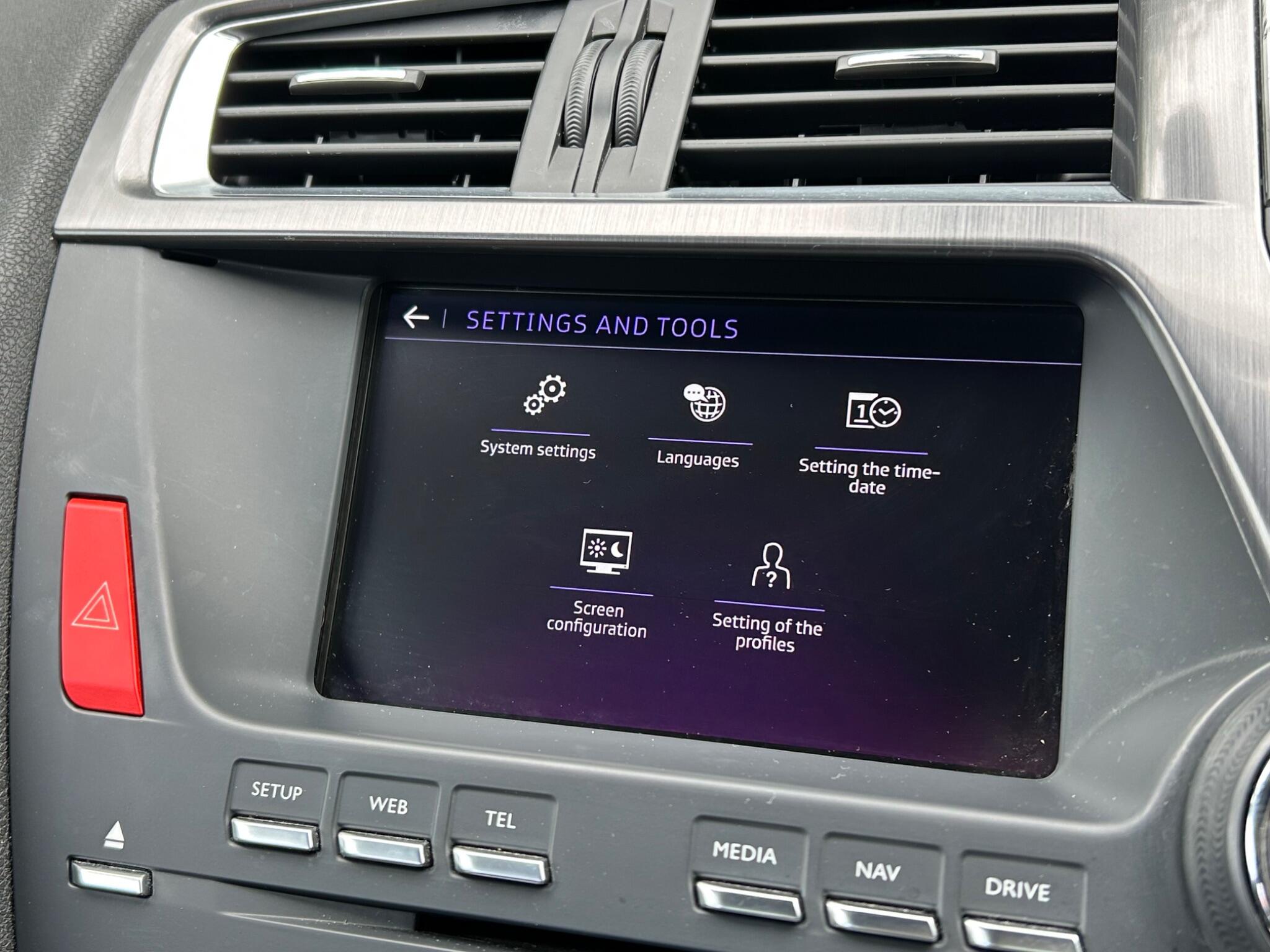 DS Automobiles DS 5 view 33