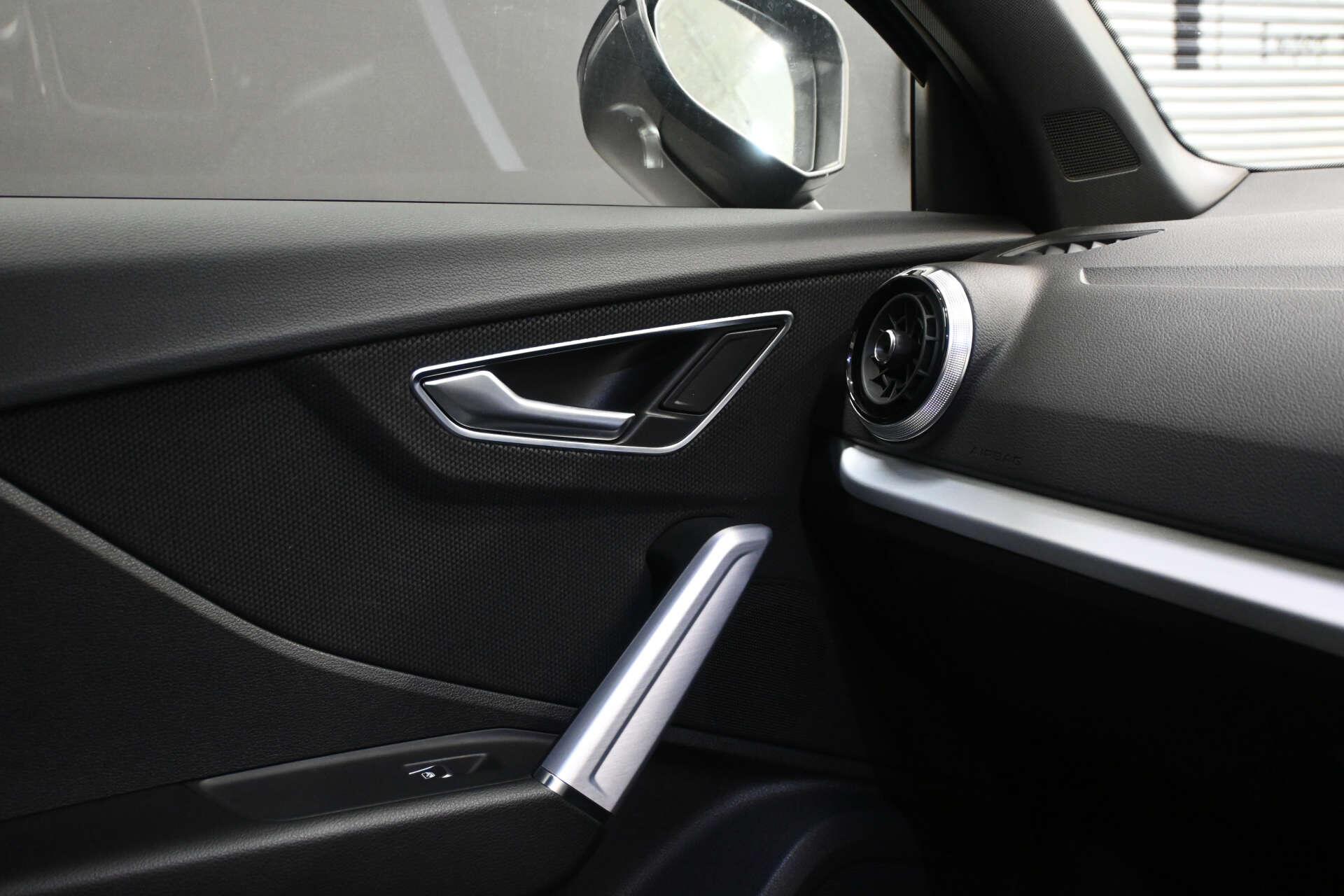 Audi Q2 view 31