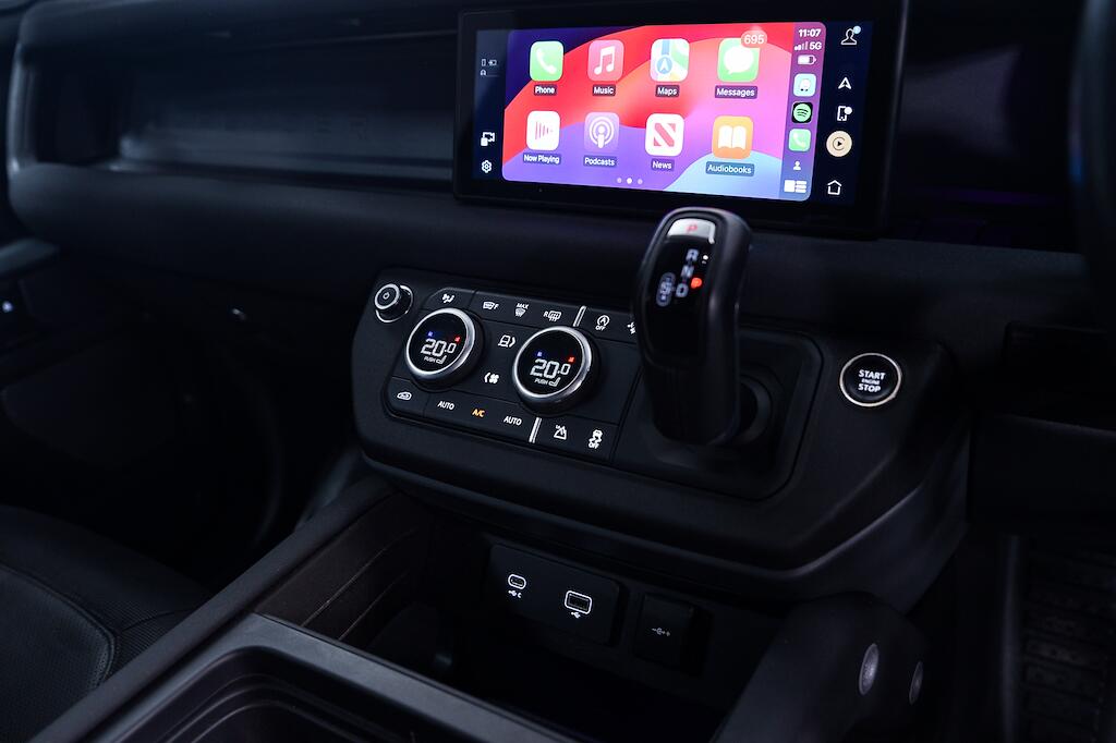 Land Rover Defender view 19