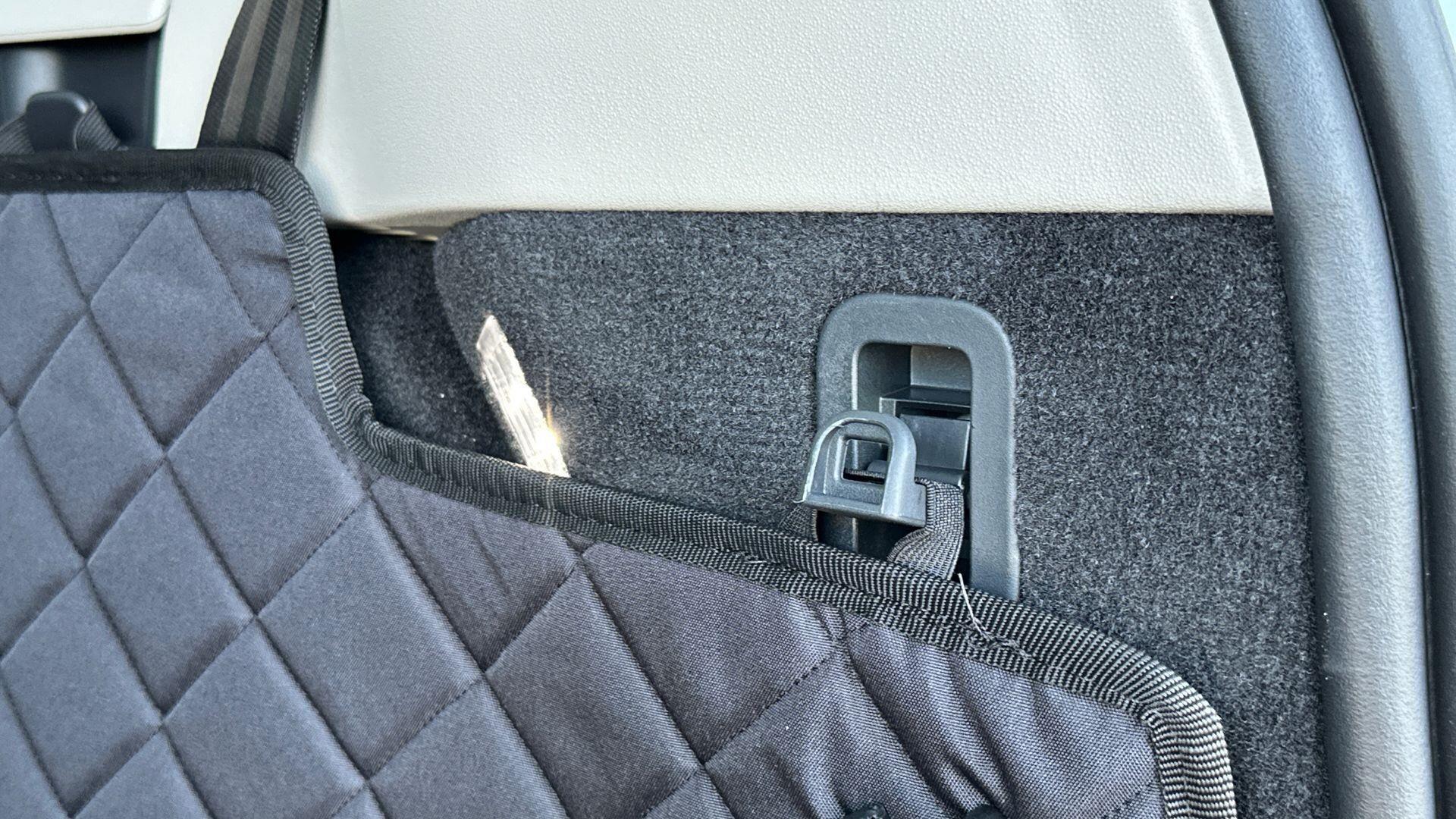 Land Rover Discovery view 36