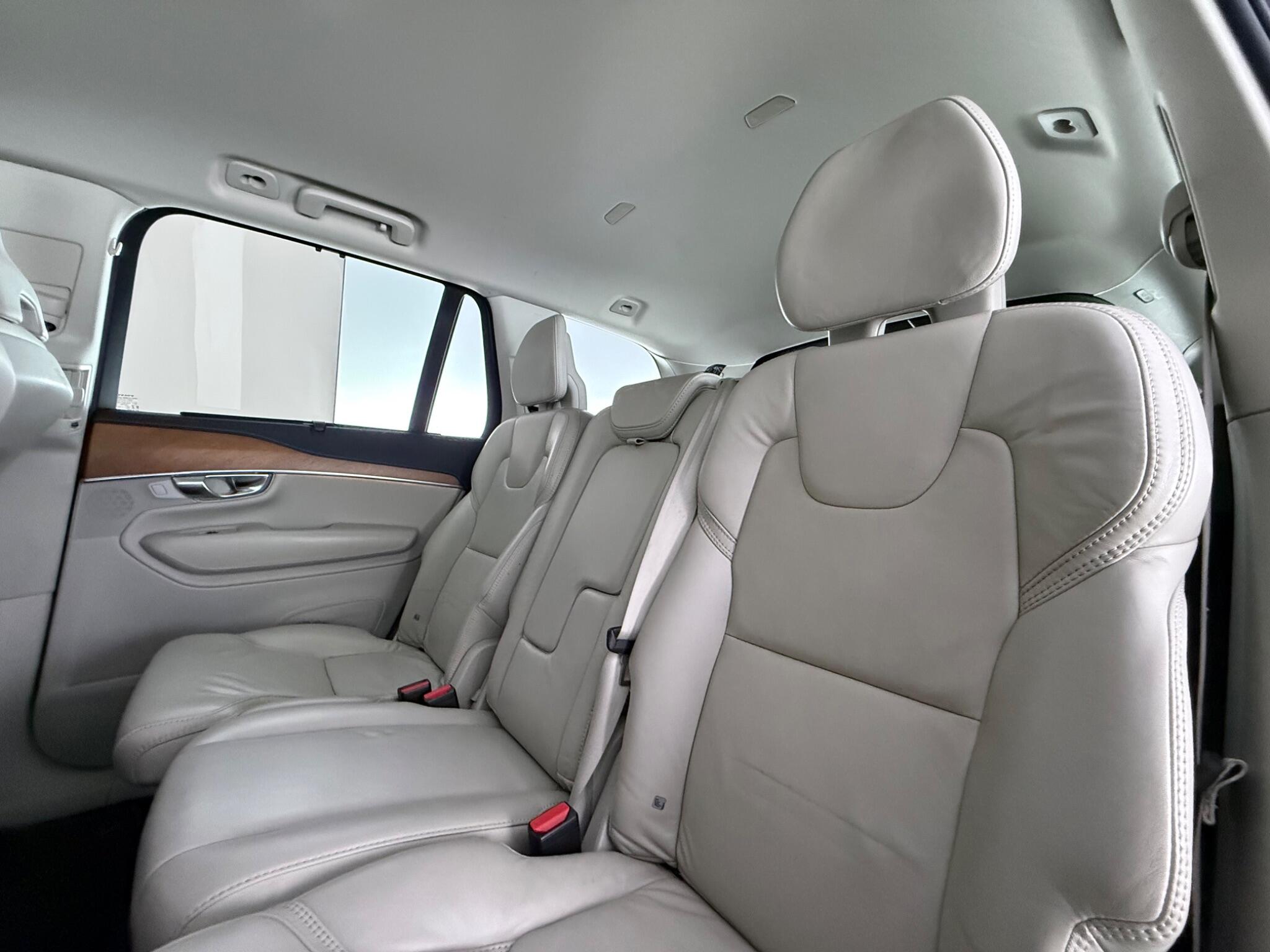 Volvo XC90 view 37