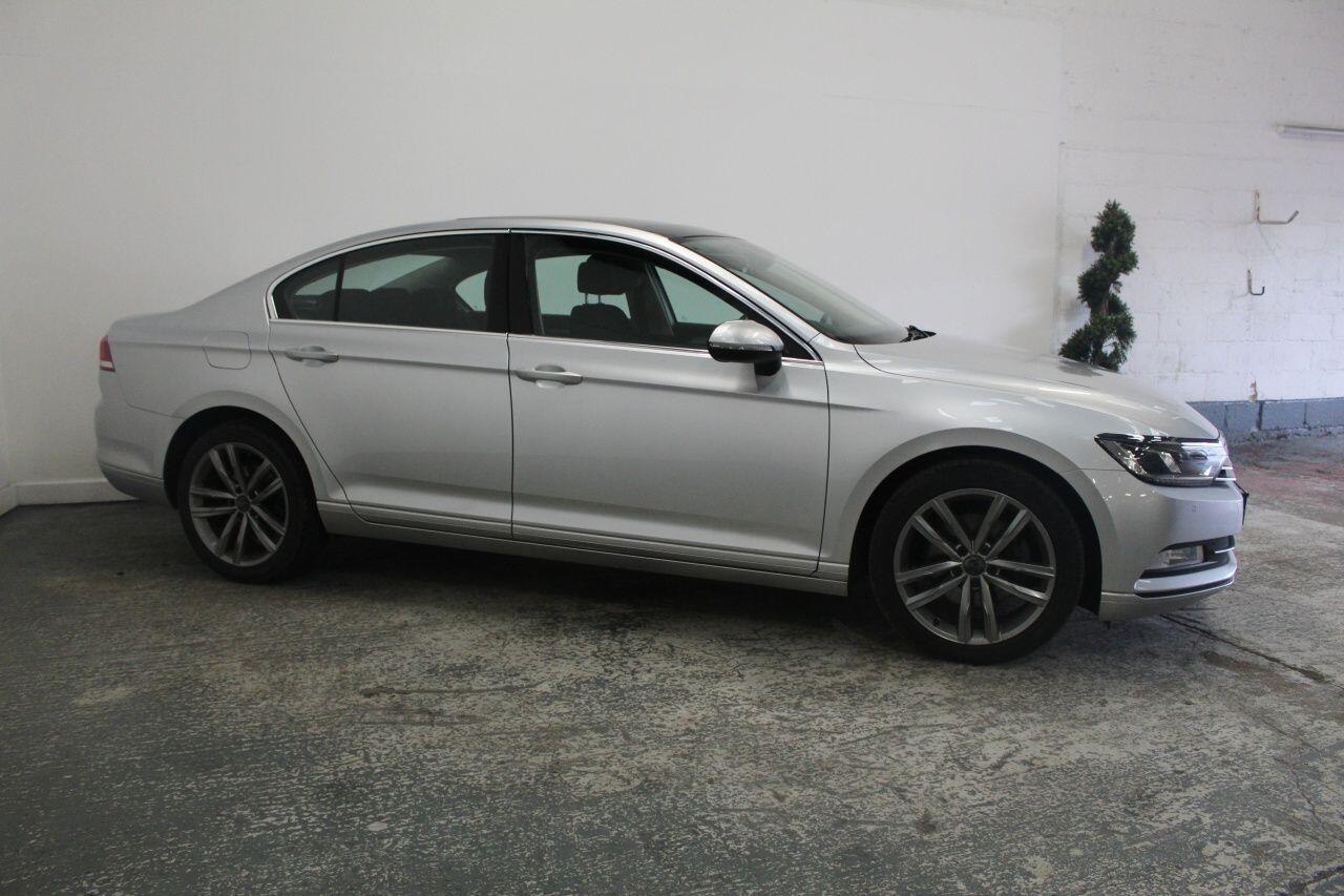 Volkswagen Passat view 4
