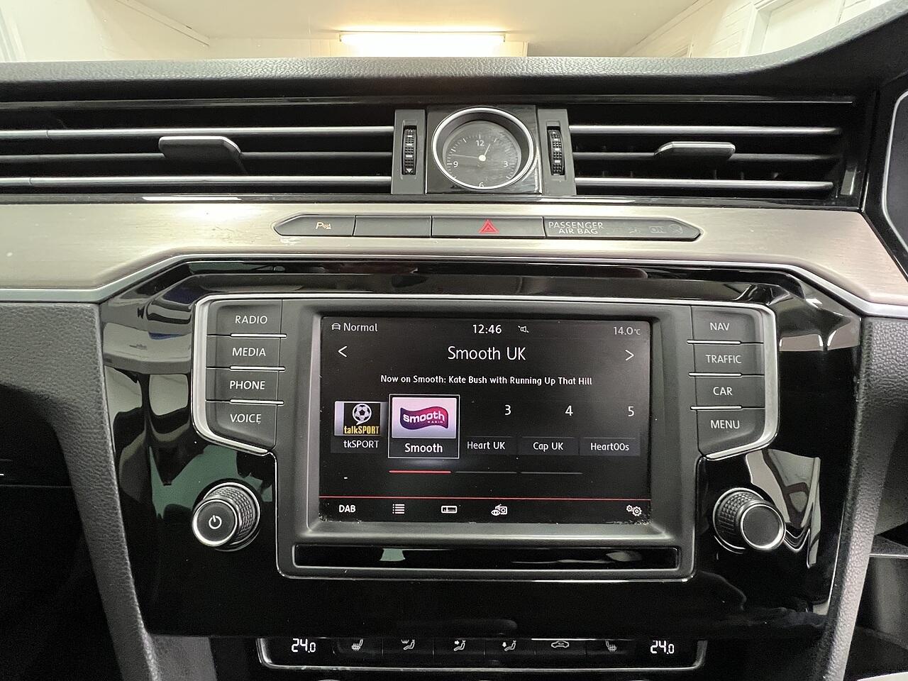 Volkswagen Passat view 10