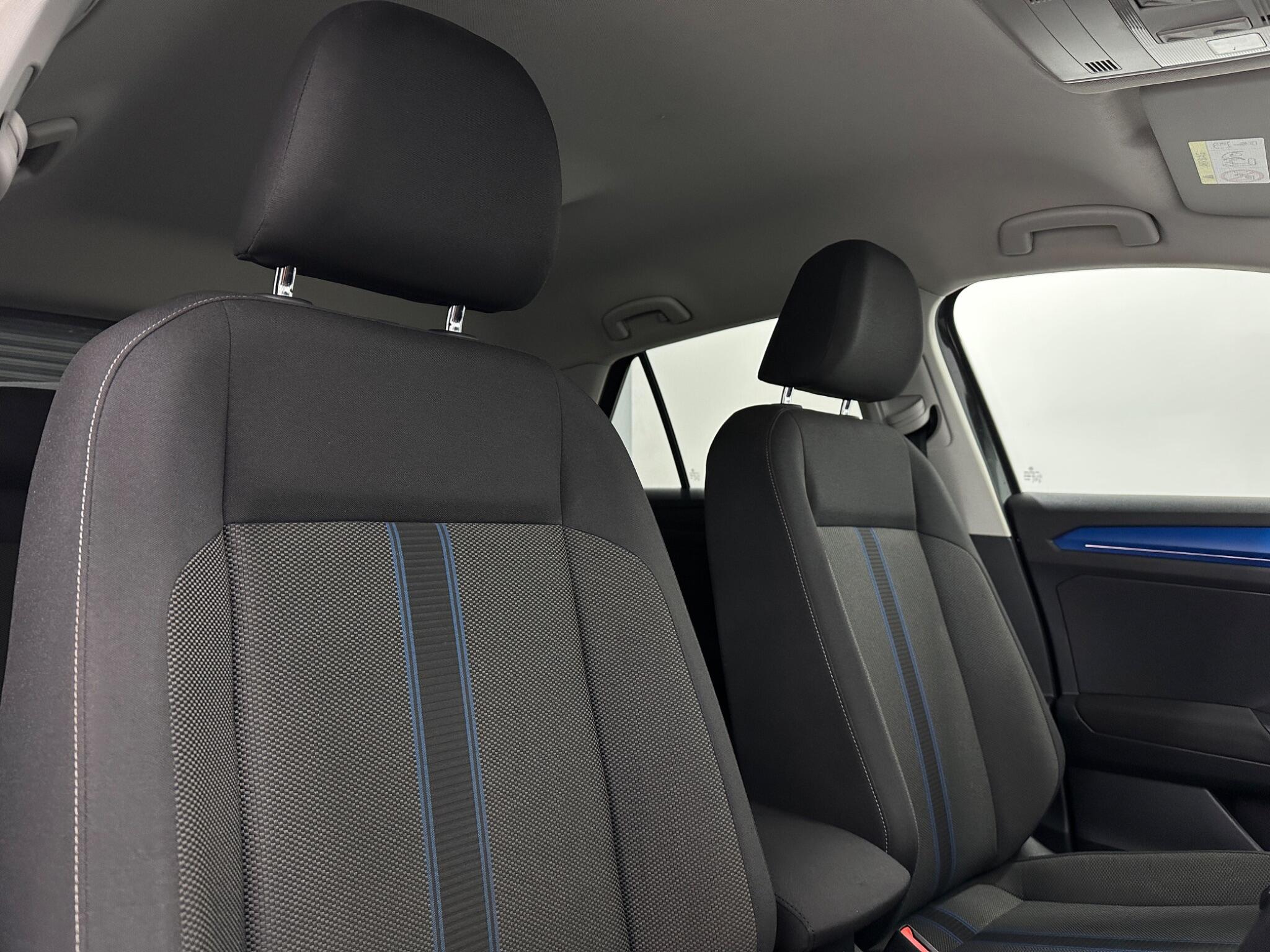 Volkswagen T-Roc view 32