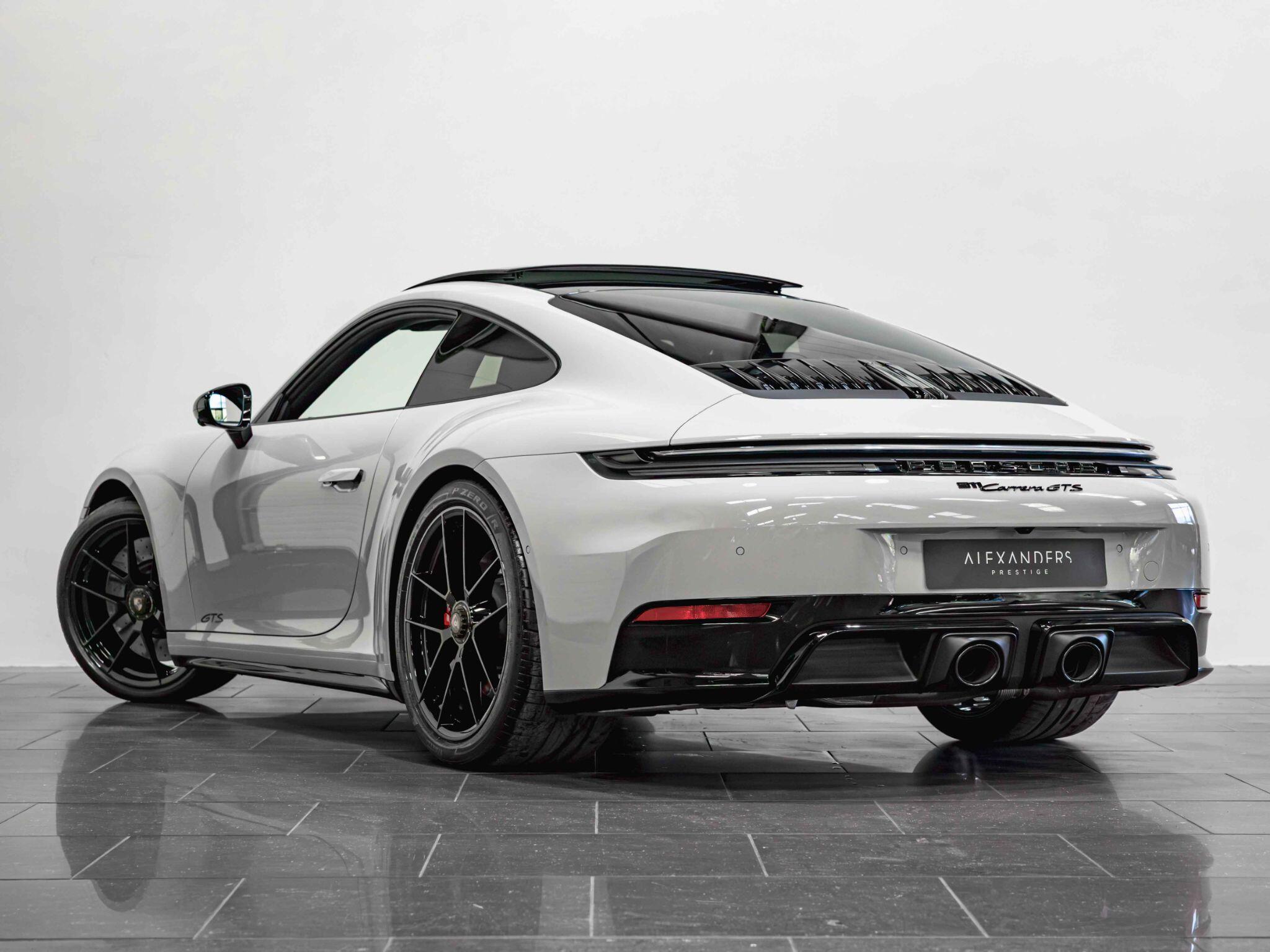 Porsche 911 view 9