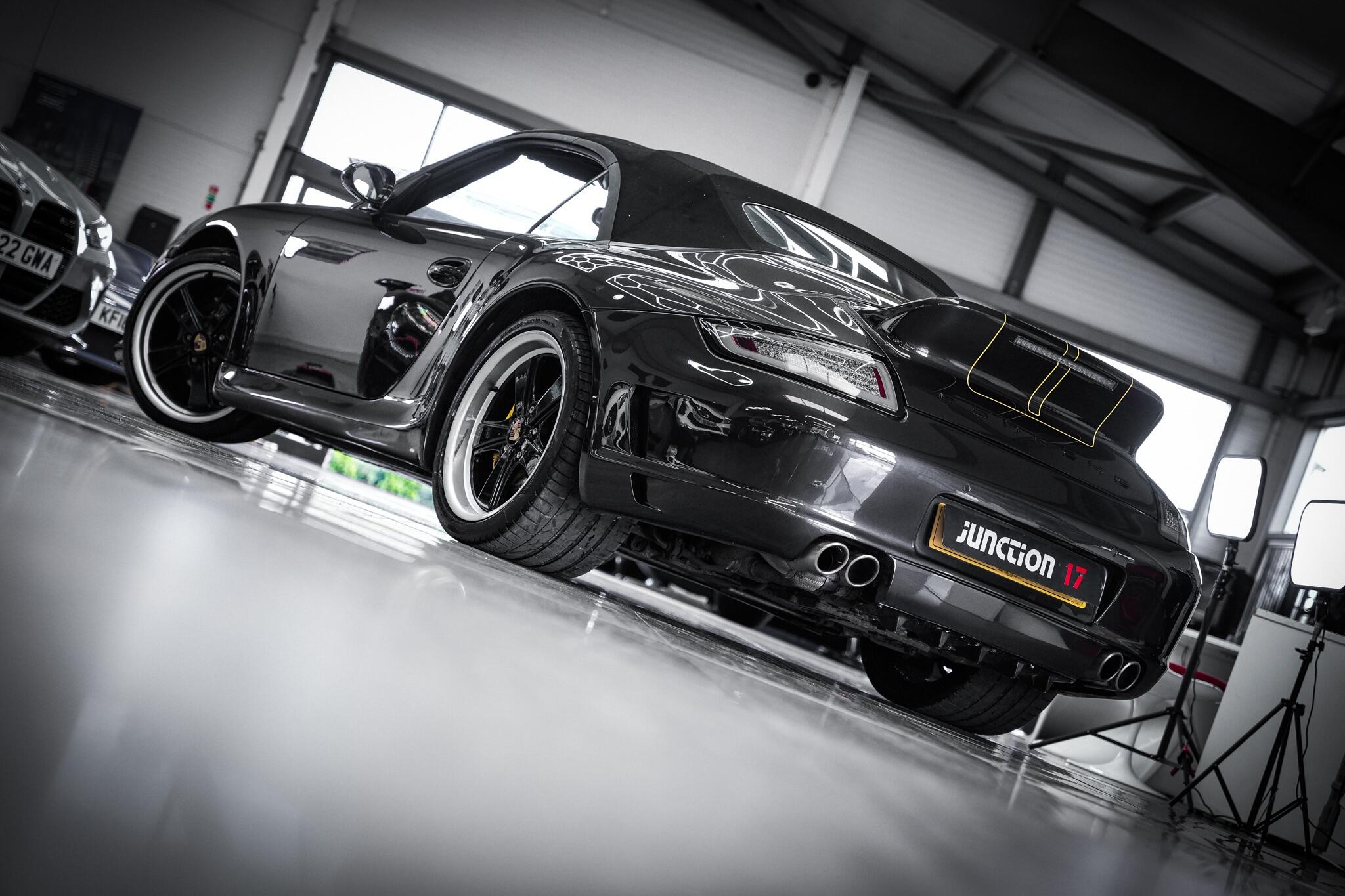 Porsche 911 view 8