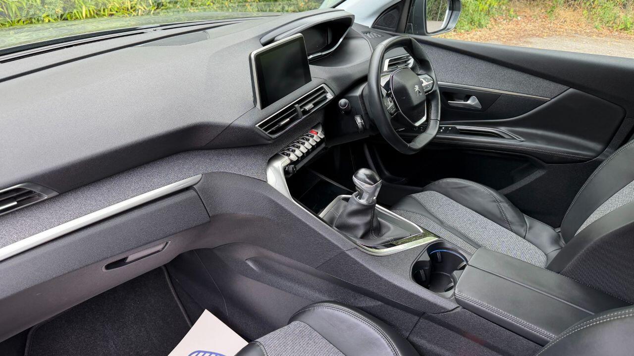 Peugeot 3008 view 8