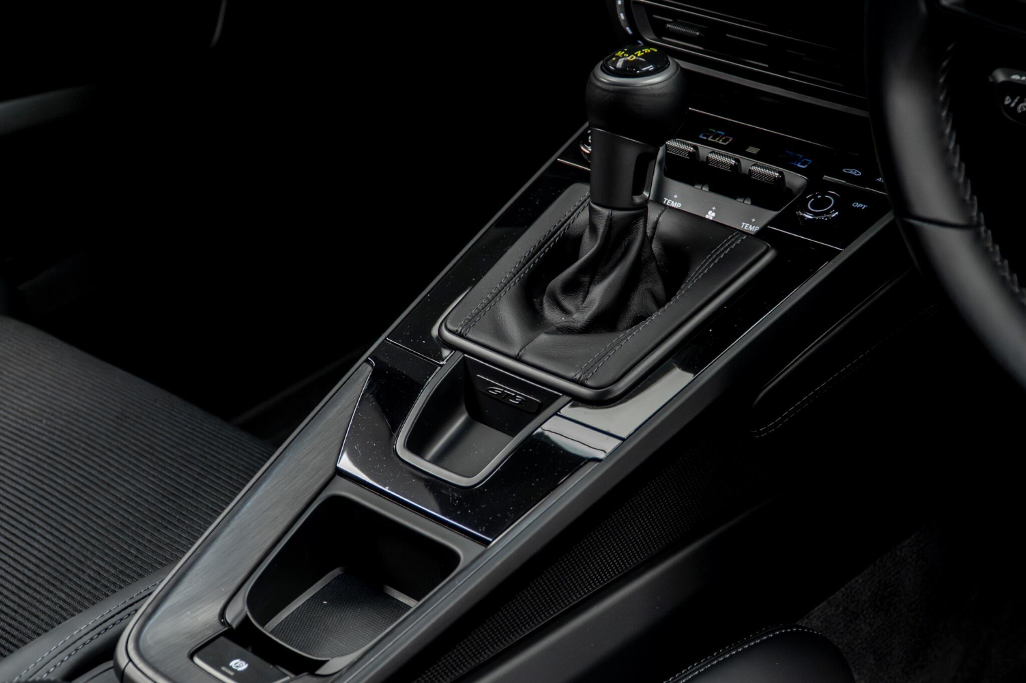 Porsche 911 view 34