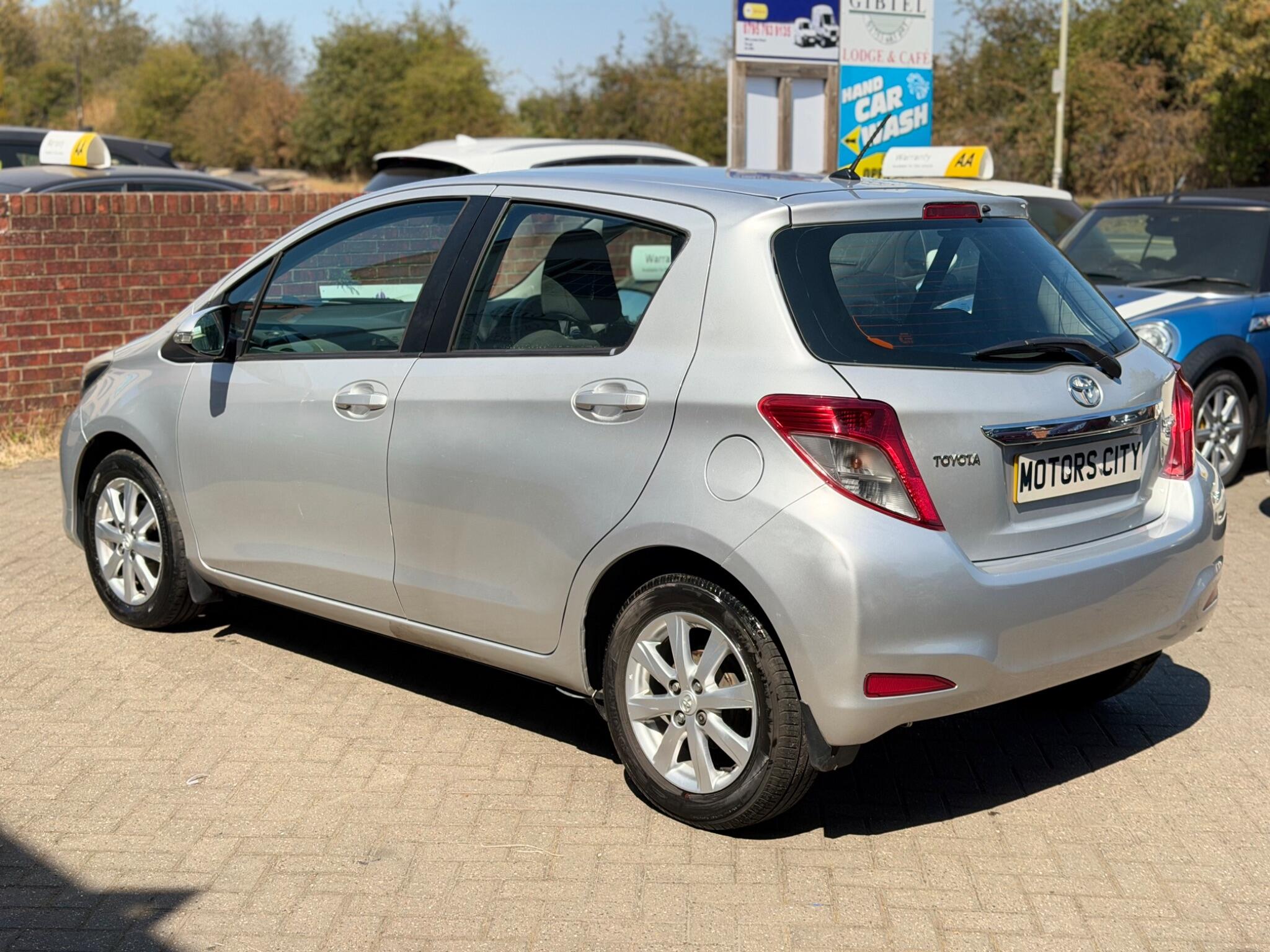 Toyota Yaris view 5