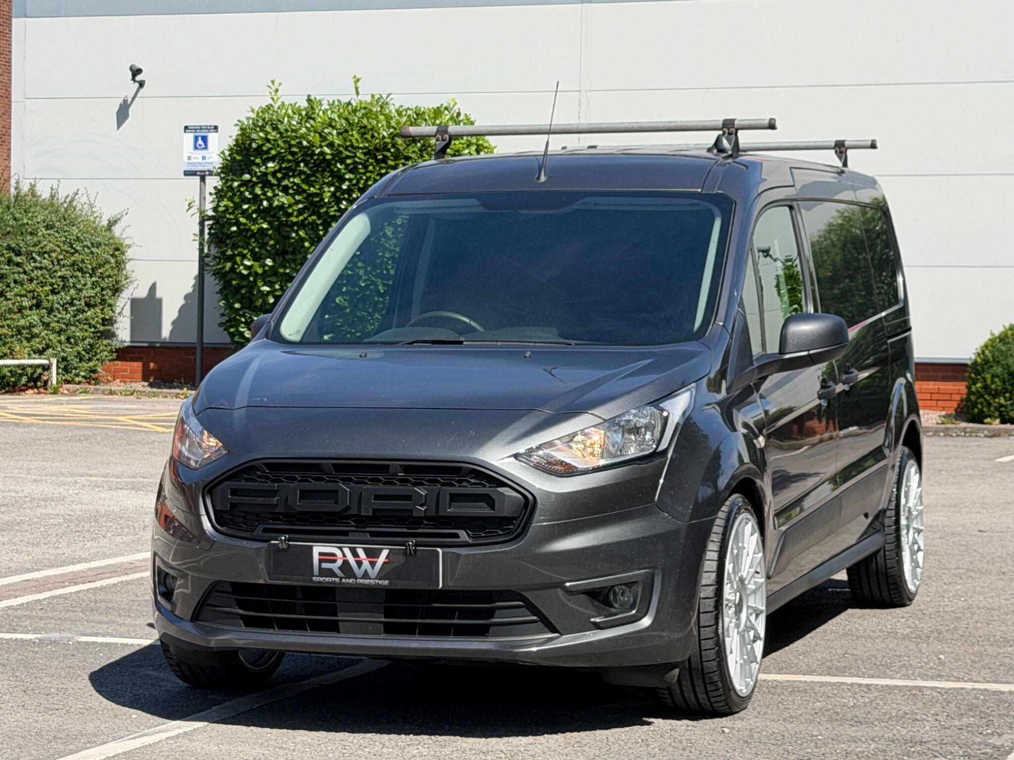 Ford Transit Connect view 18