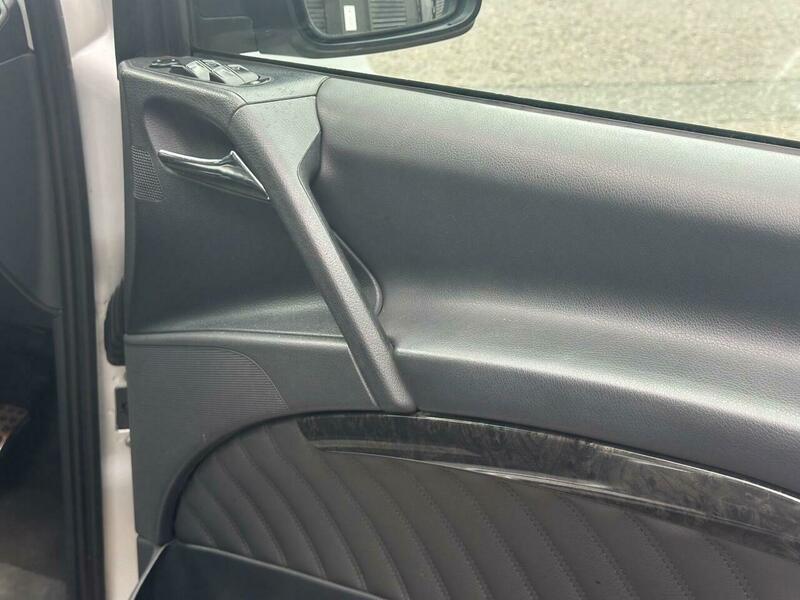 Mercedes-Benz Viano view 15