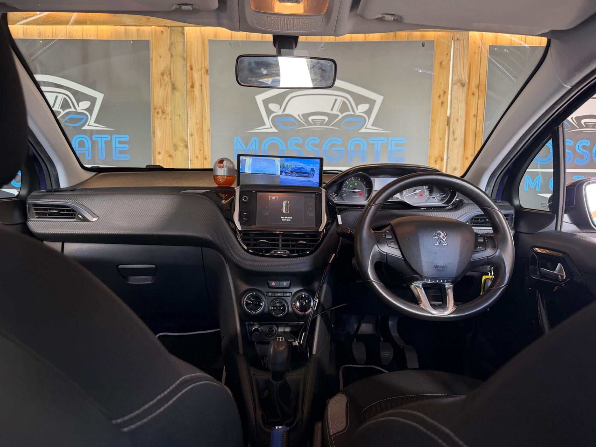 Peugeot 208 view 15