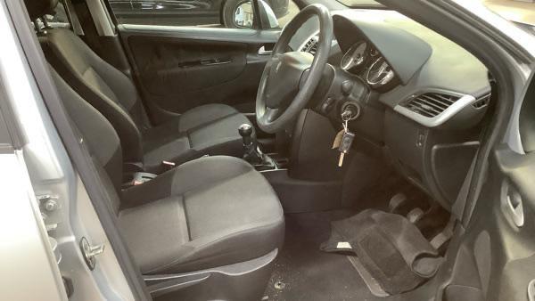 Peugeot 207 view 12