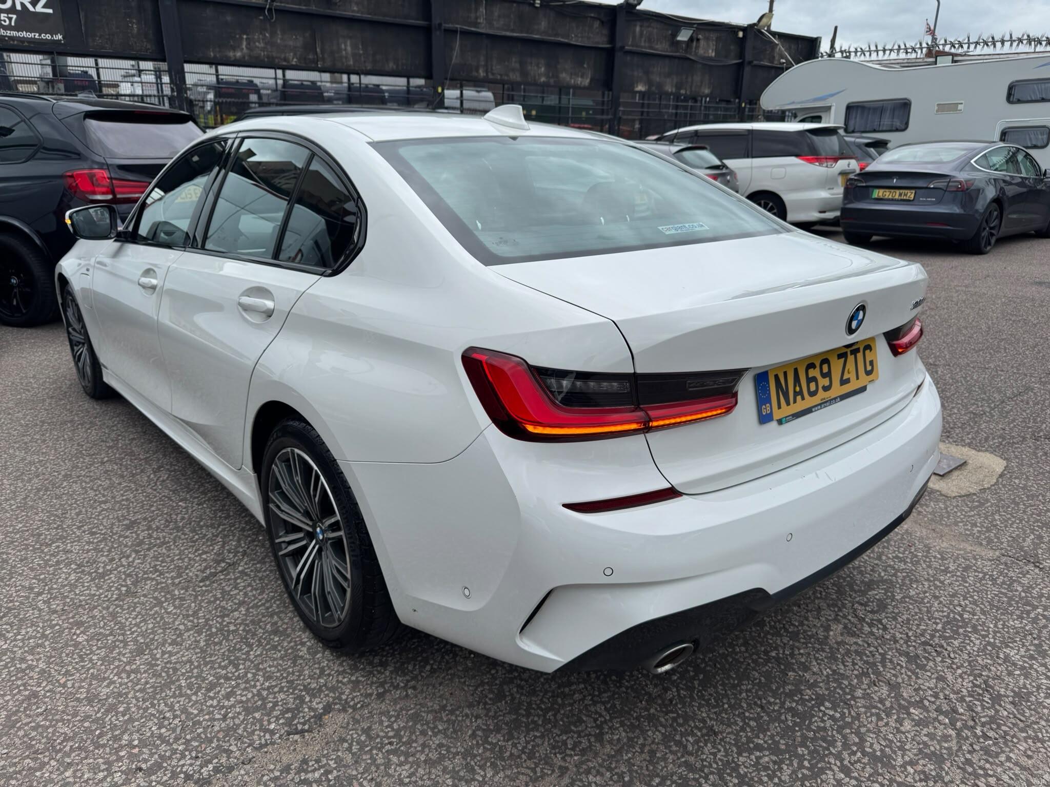 BMW 3 Series view 19