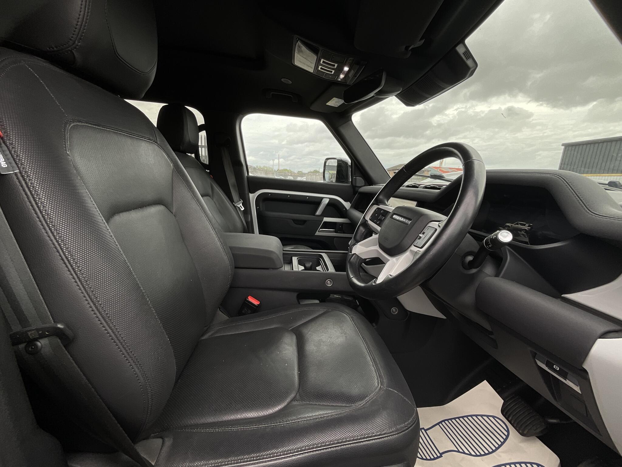 Land Rover Defender 110 view 9