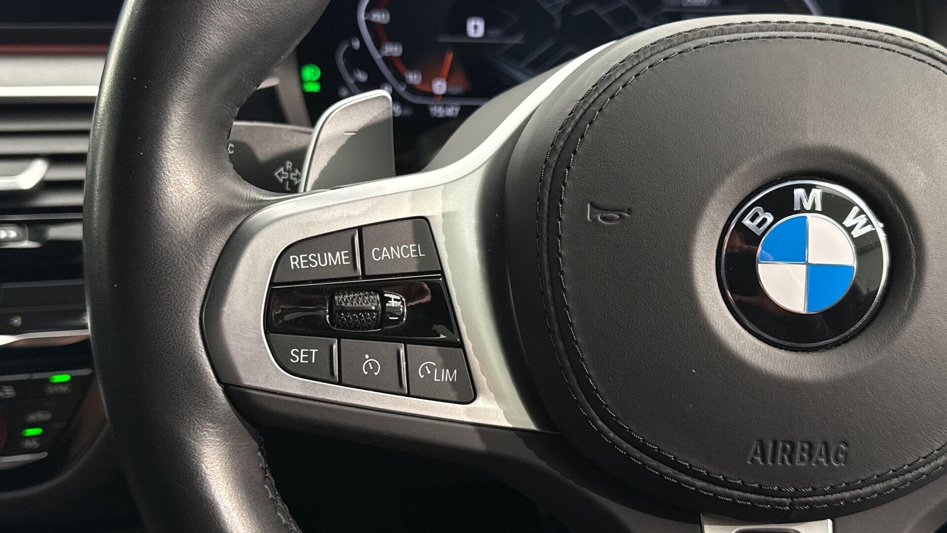 BMW 5 Series view 17