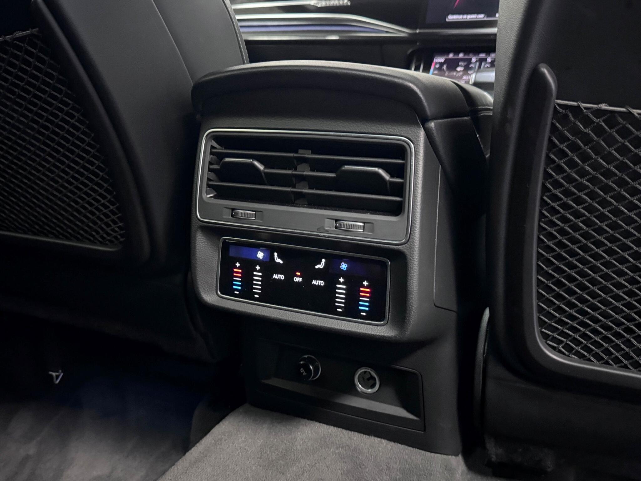 Audi Q8 view 24