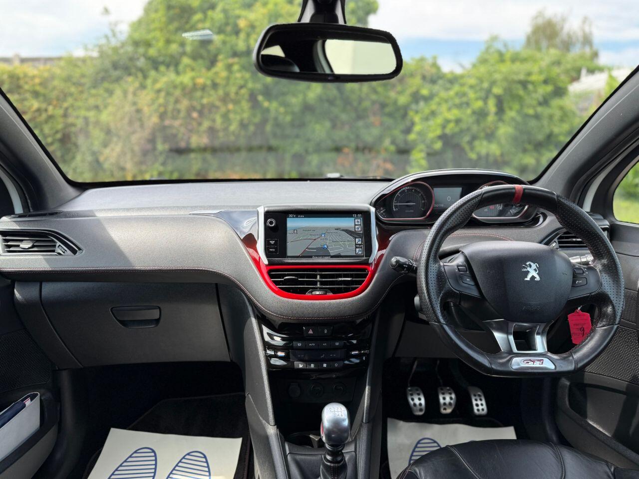 Peugeot 208 view 15