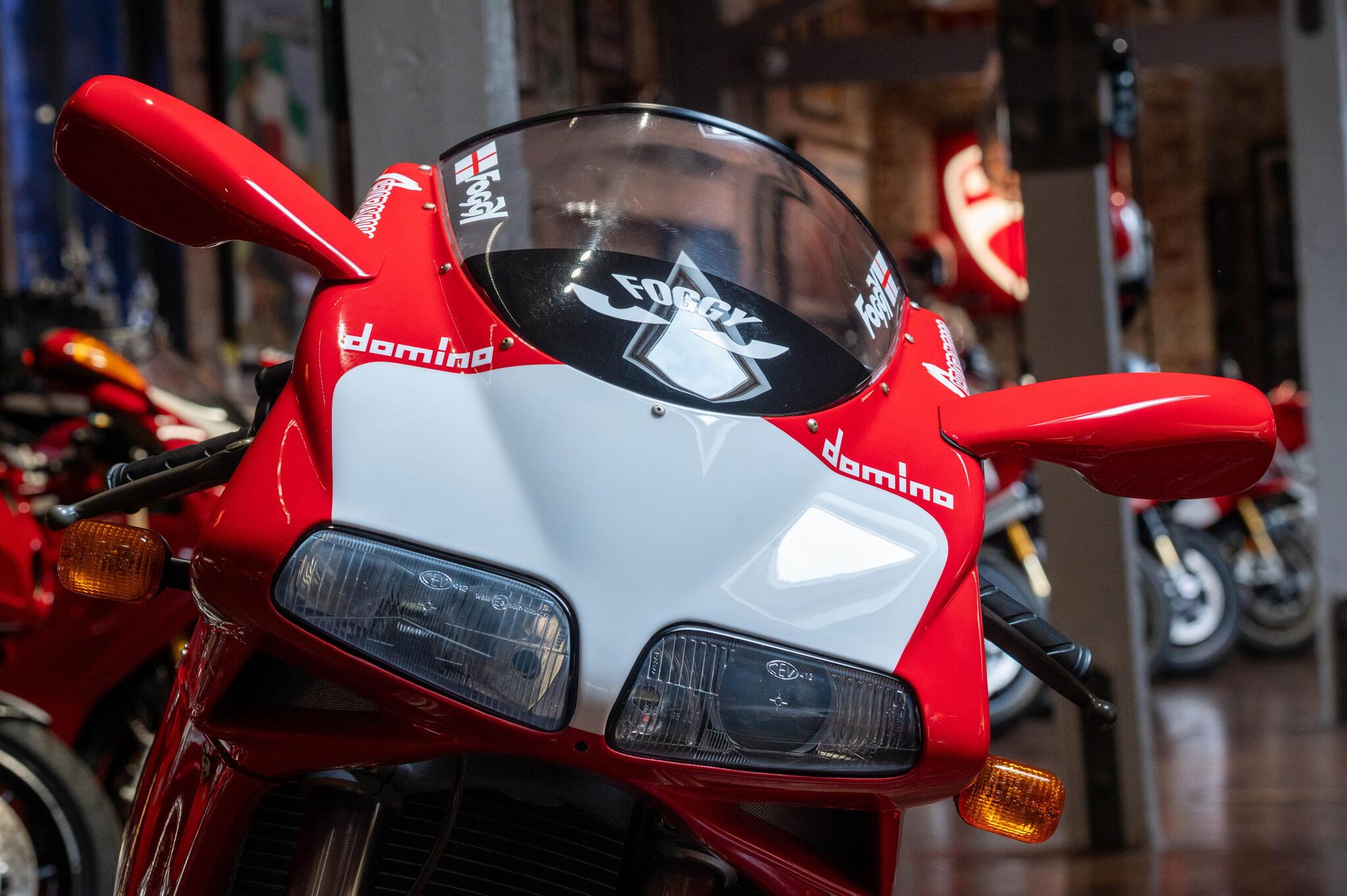 Ducati 916 view 12