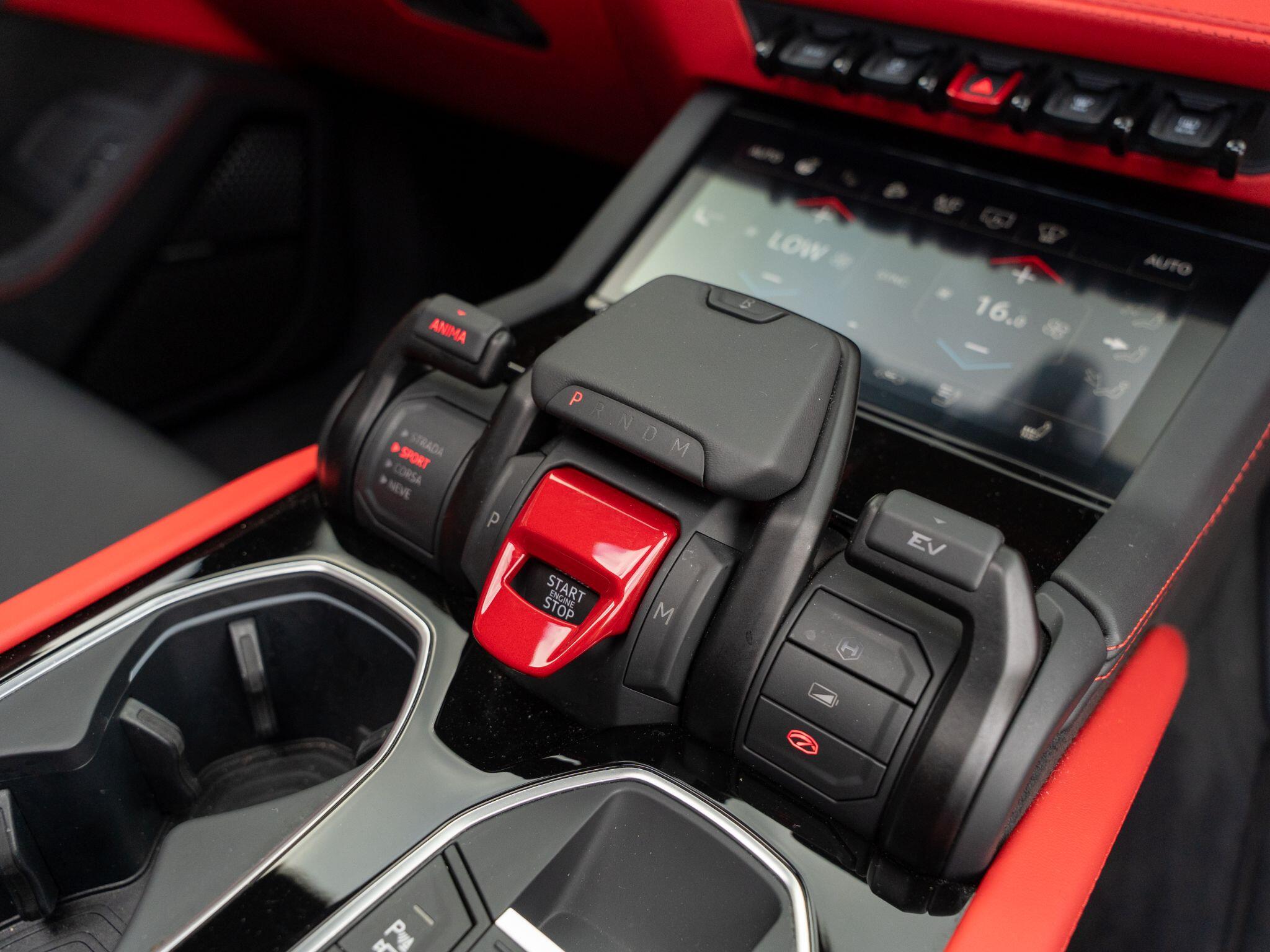 Lamborghini Urus view 59