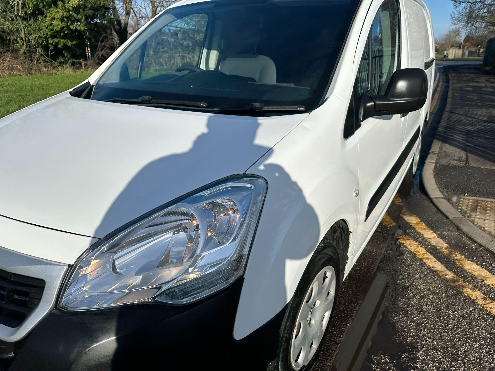 2016 Peugeot Partner 1.6 HDi S Crew Van L2 4dr • 93,298 miles image 8