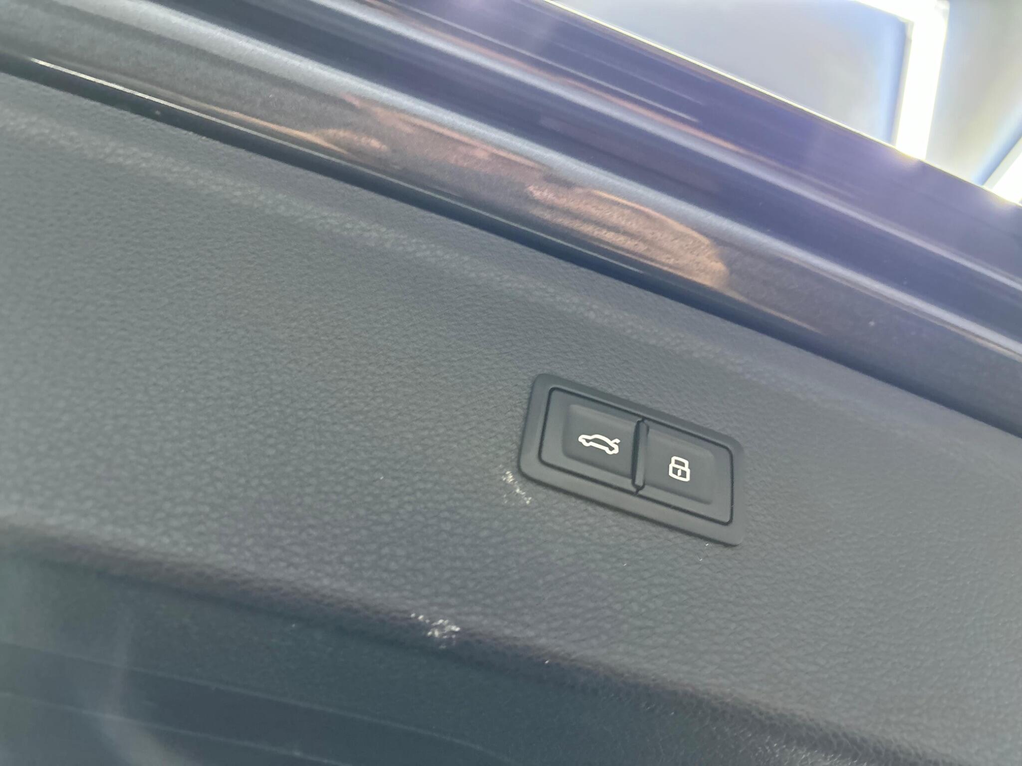 Audi Q5 view 18