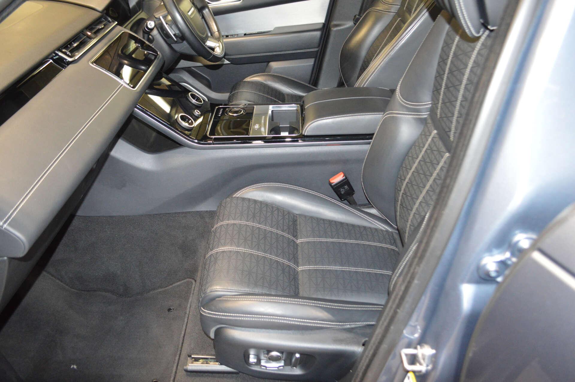 Land Rover Range Rover Velar view 13