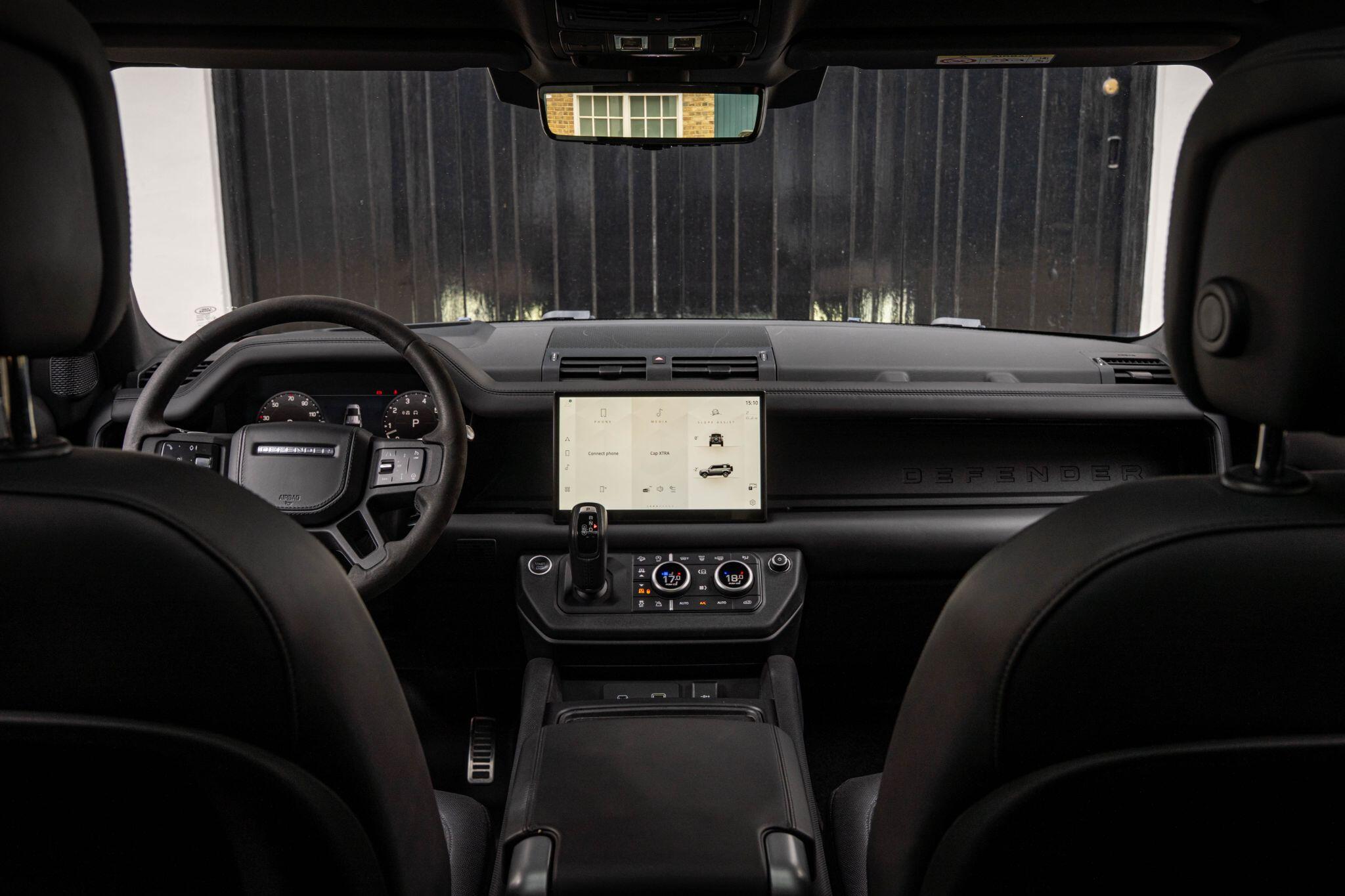 Land Rover Defender view 48