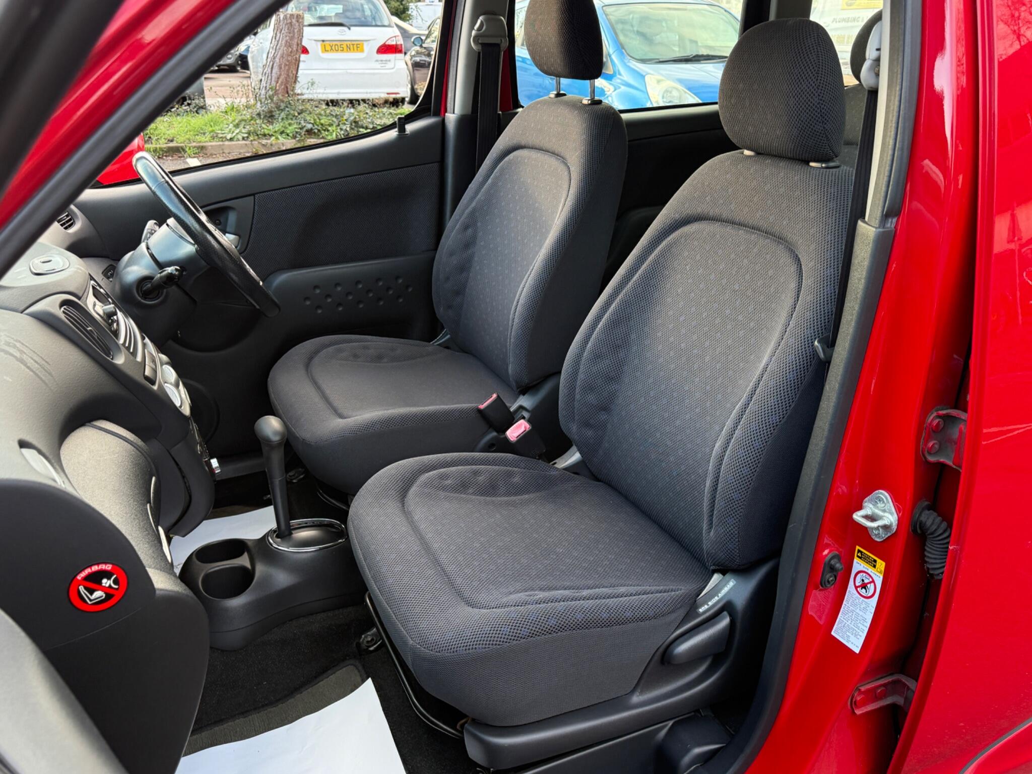 Toyota Yaris Verso - Image 37