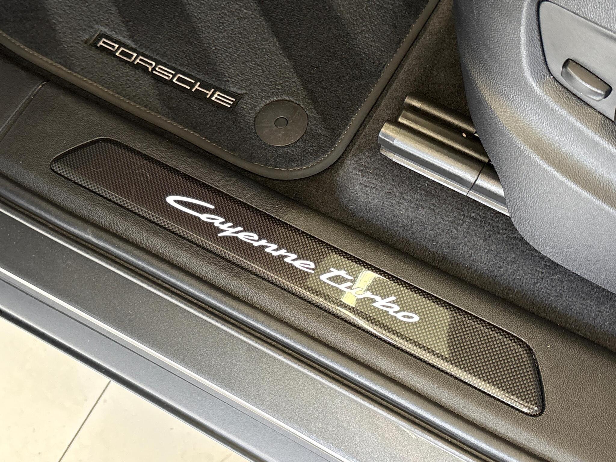 Porsche Cayenne view 29