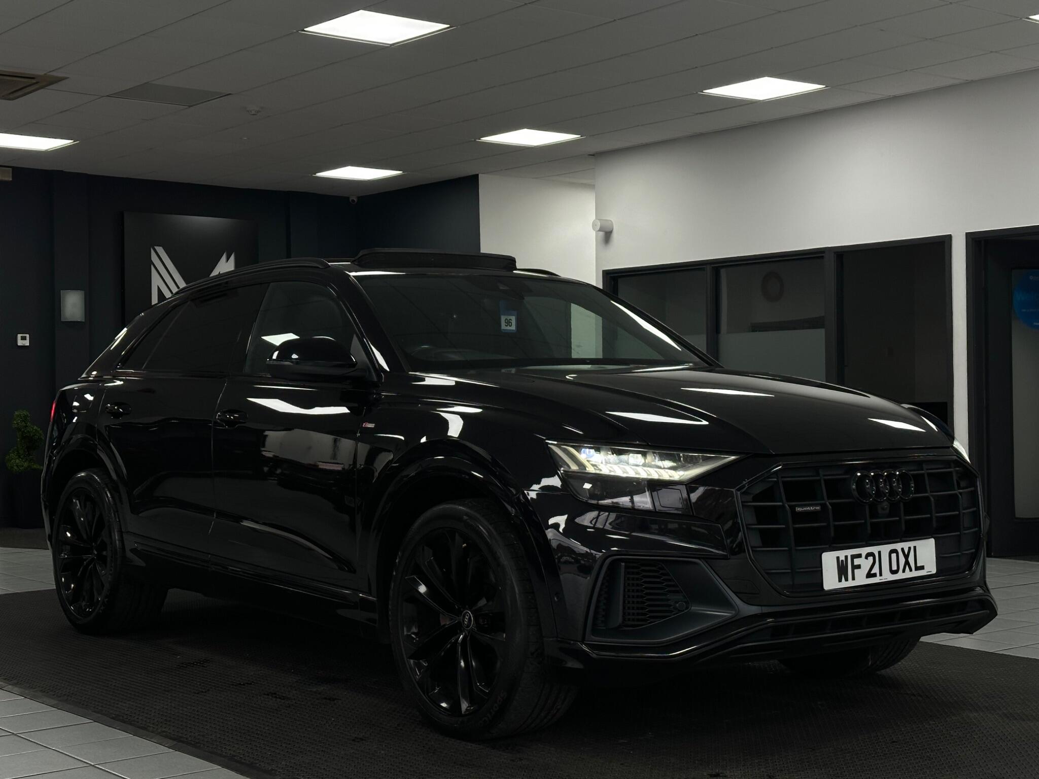 Audi Q8 view 3