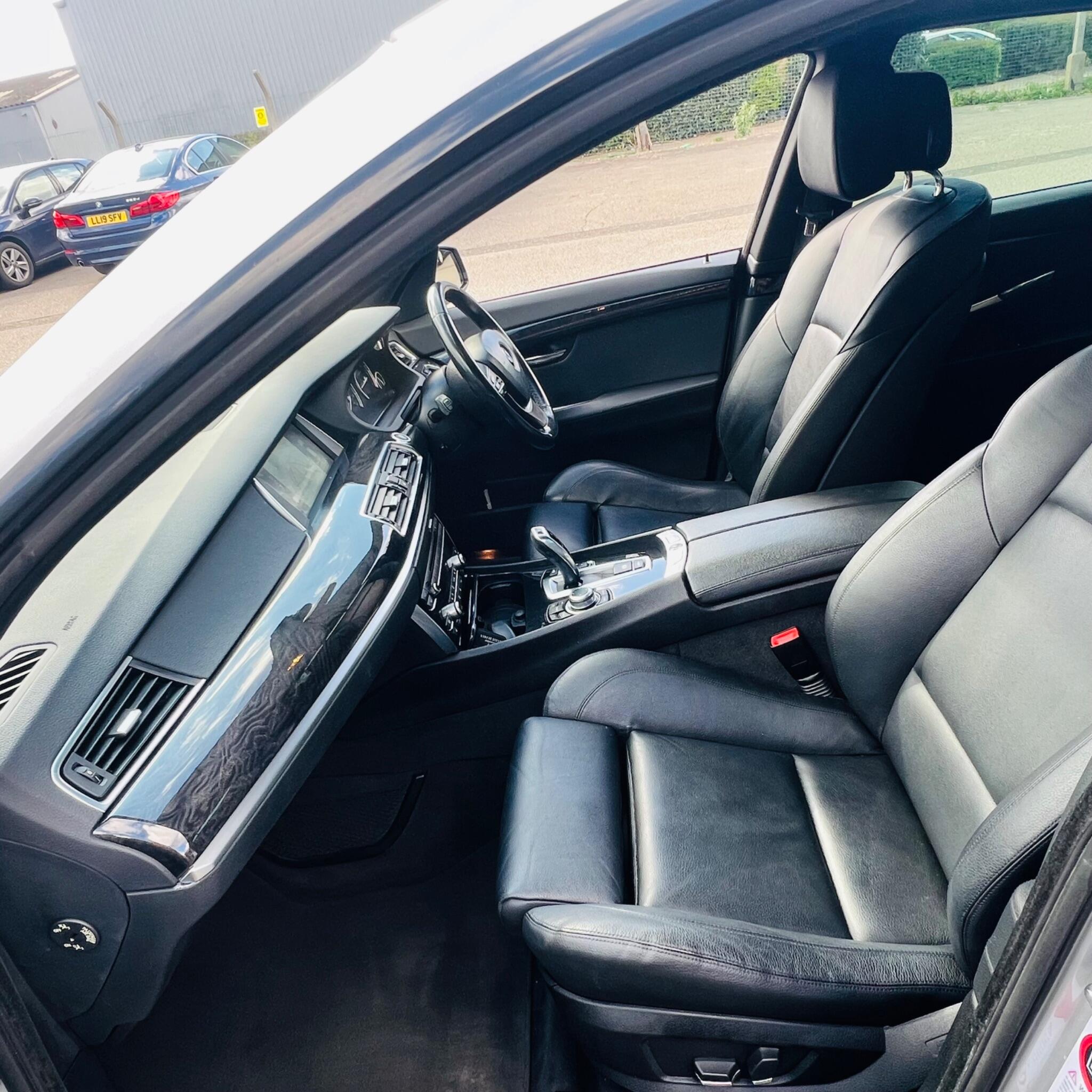 BMW 5 Series view 15