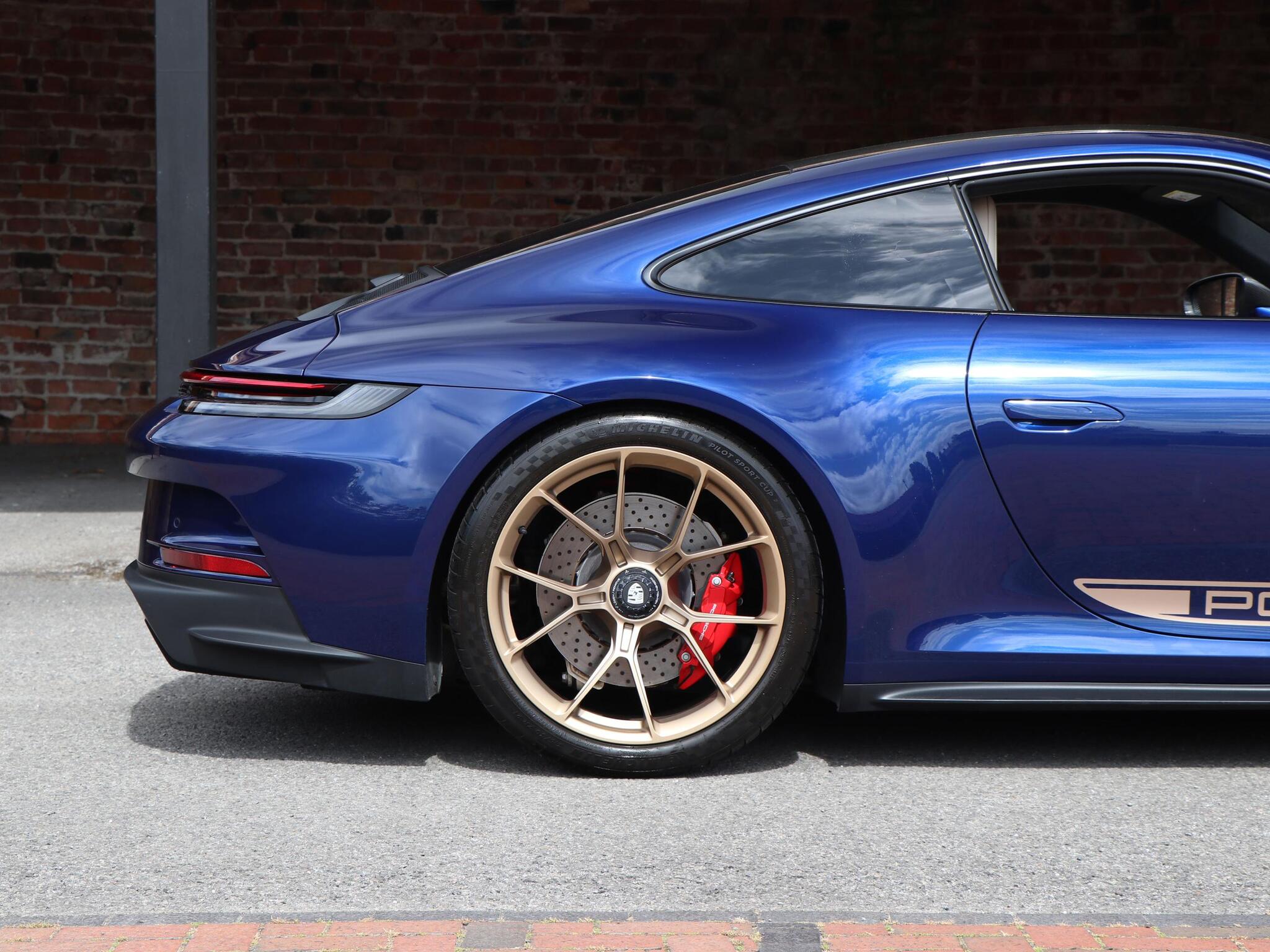 Porsche 911 view 9