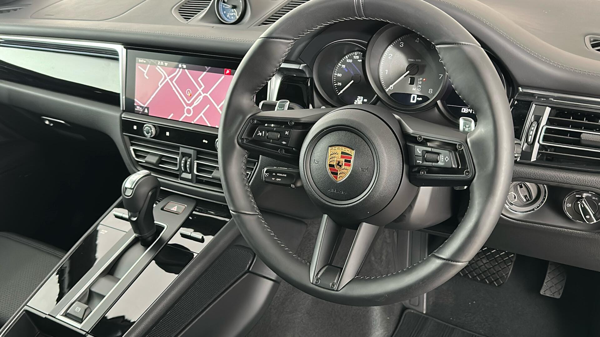Porsche Macan view 7
