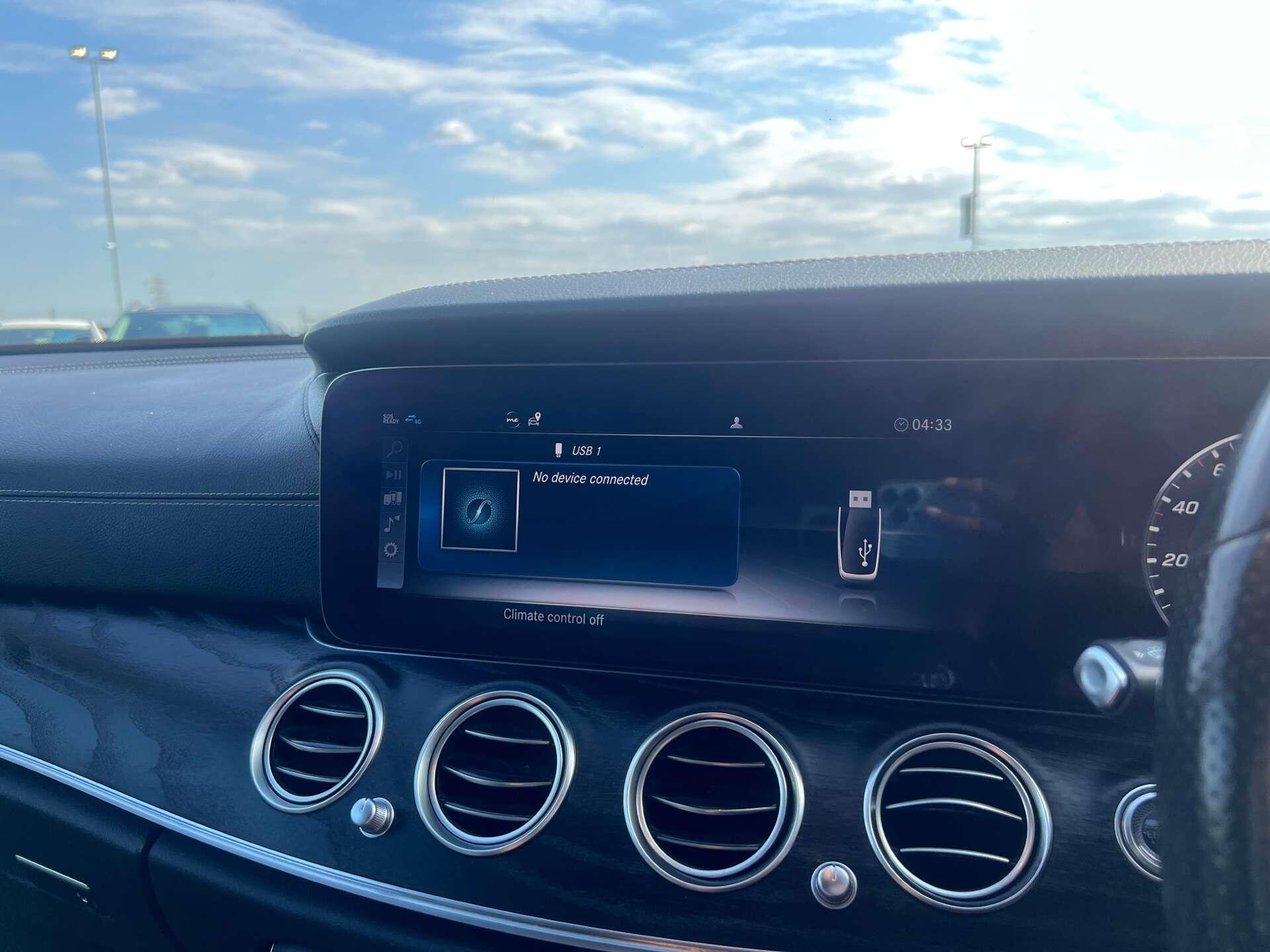 Mercedes-Benz E-Class view 36