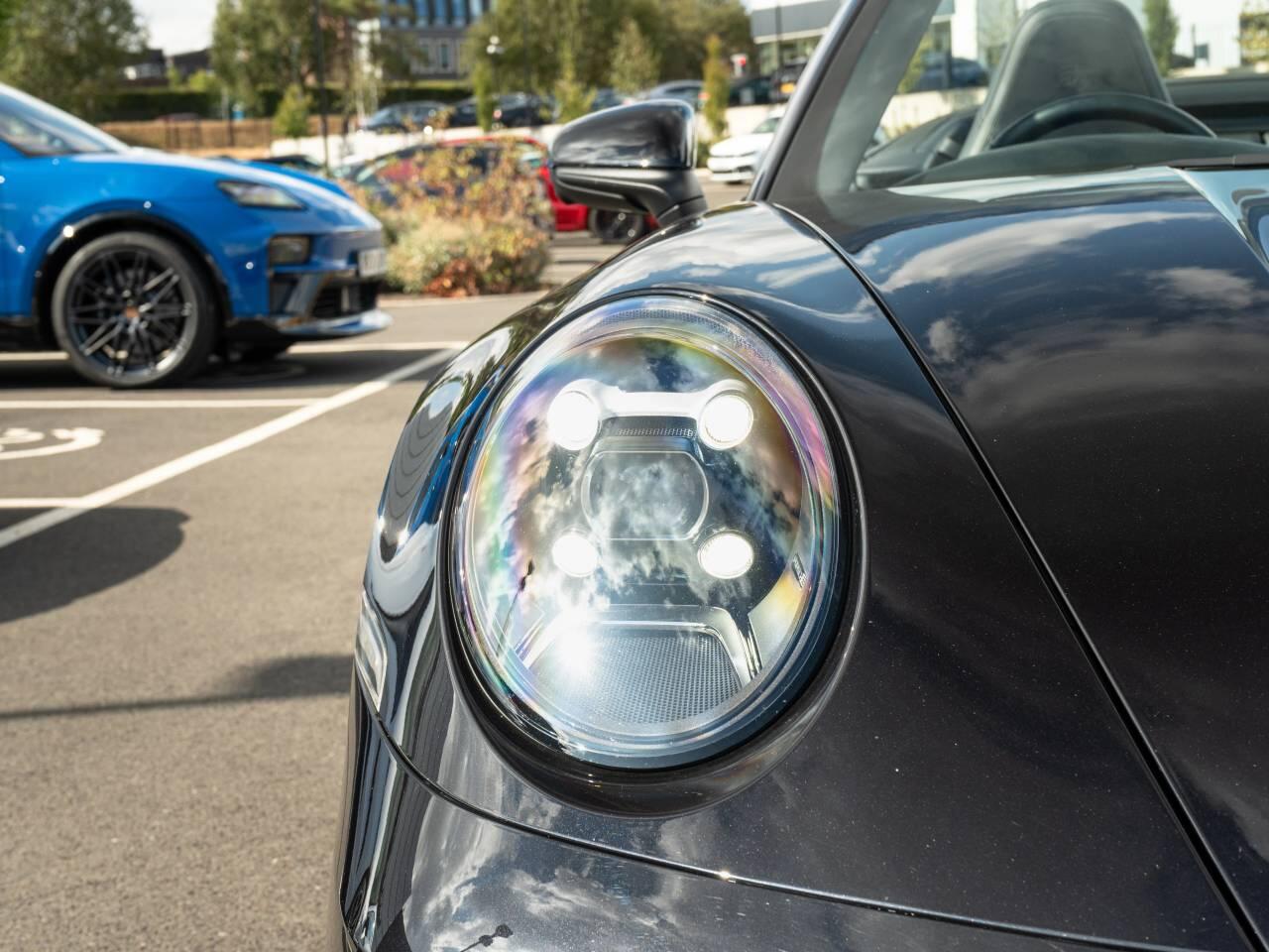 Porsche 911 view 16
