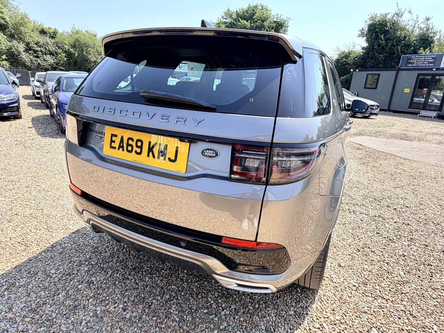 Land Rover Discovery Sport view 4