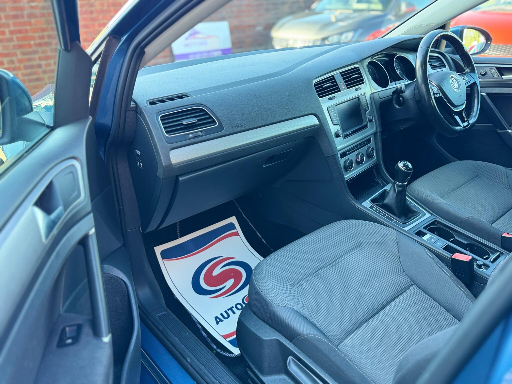 Volkswagen Golf view 14