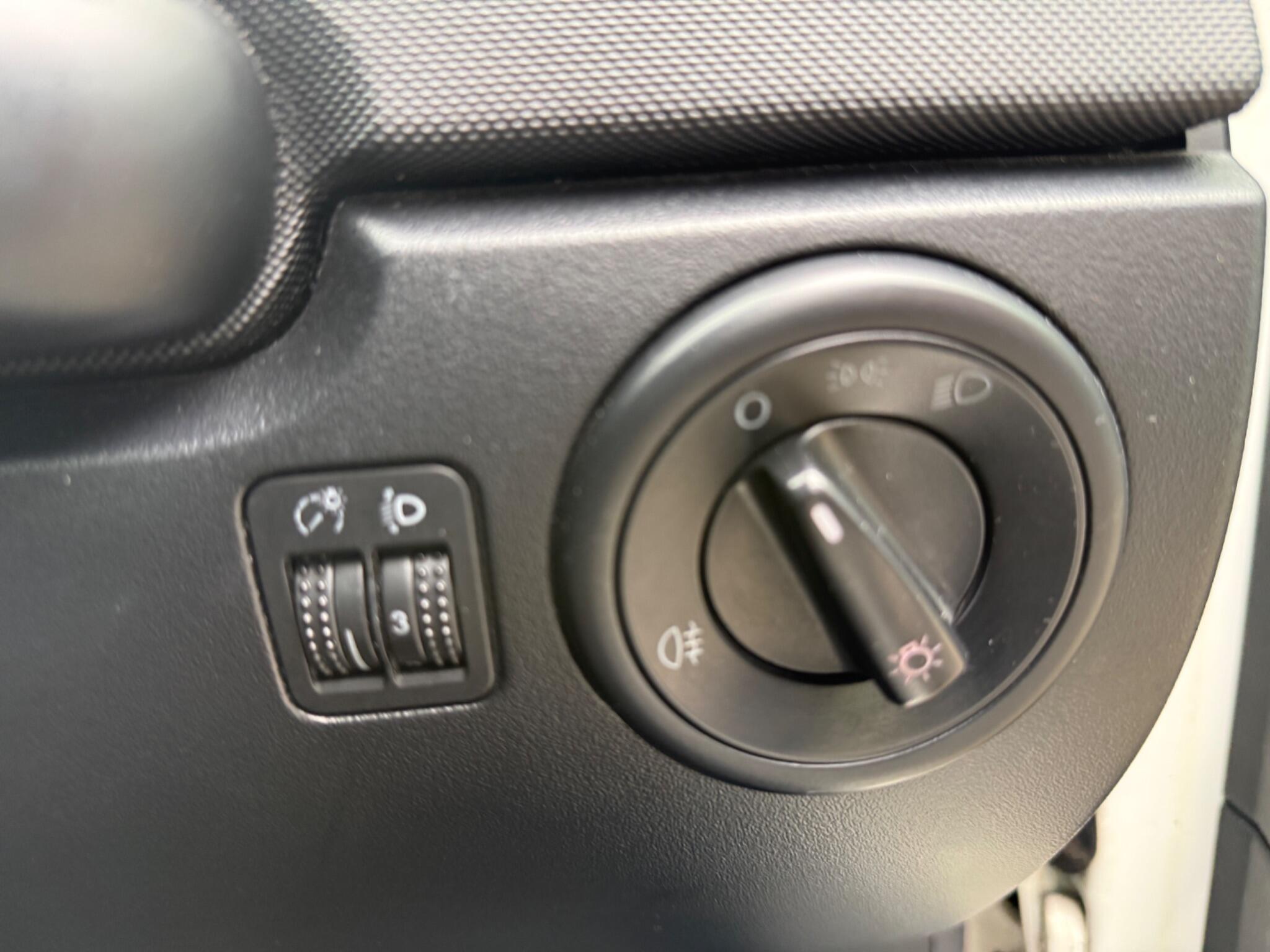 2009 Volkswagen Beetle image 15