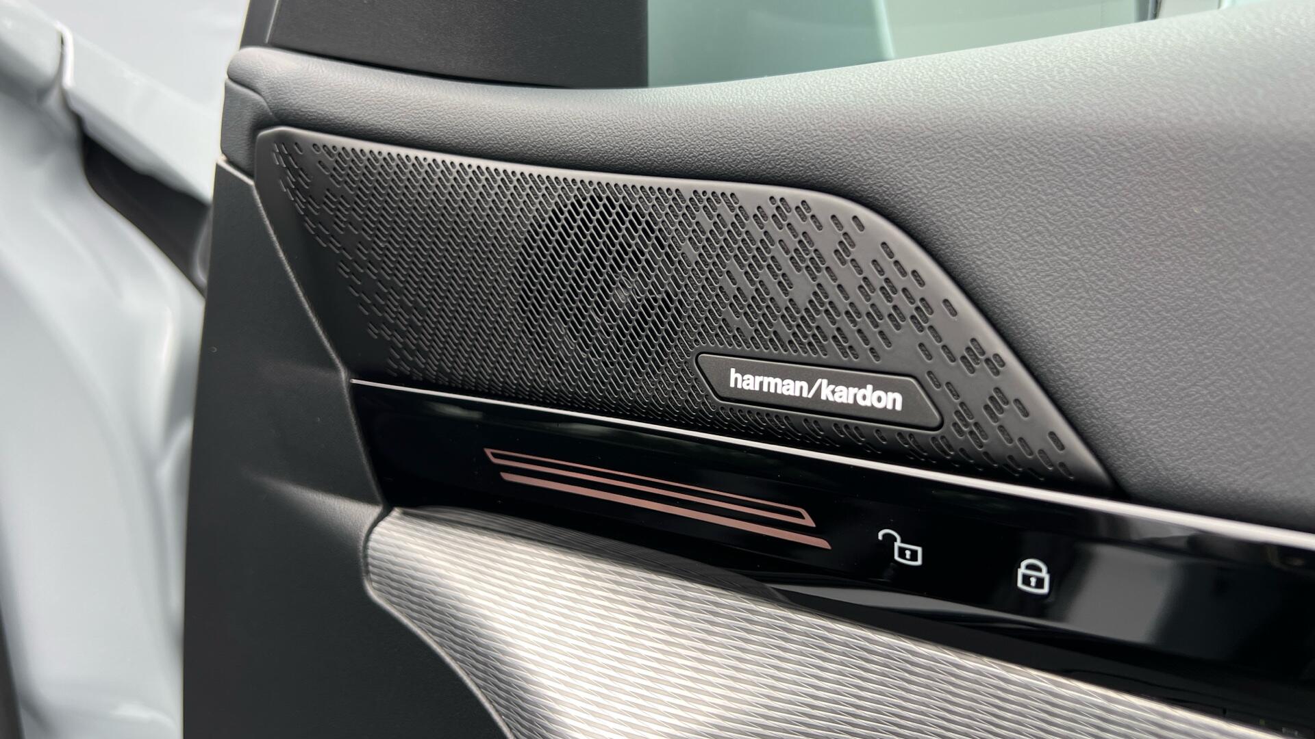BMW 5 Series view 20