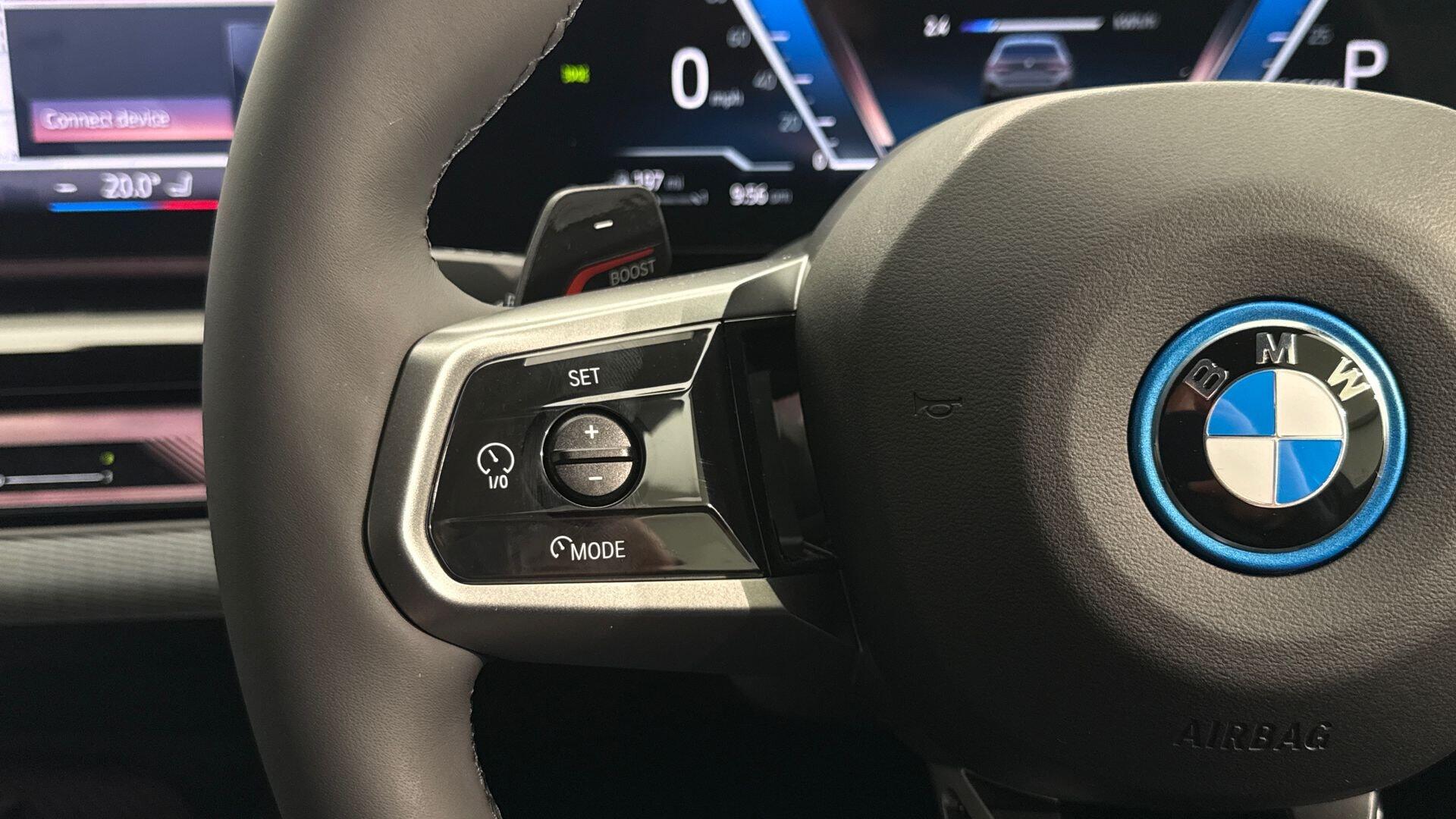 BMW 5 Series view 17
