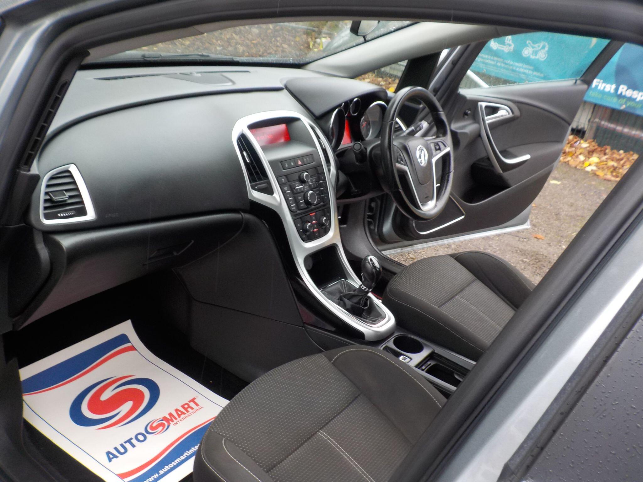 Vauxhall Astra 1.4 16v SRi Euro 5 5dr