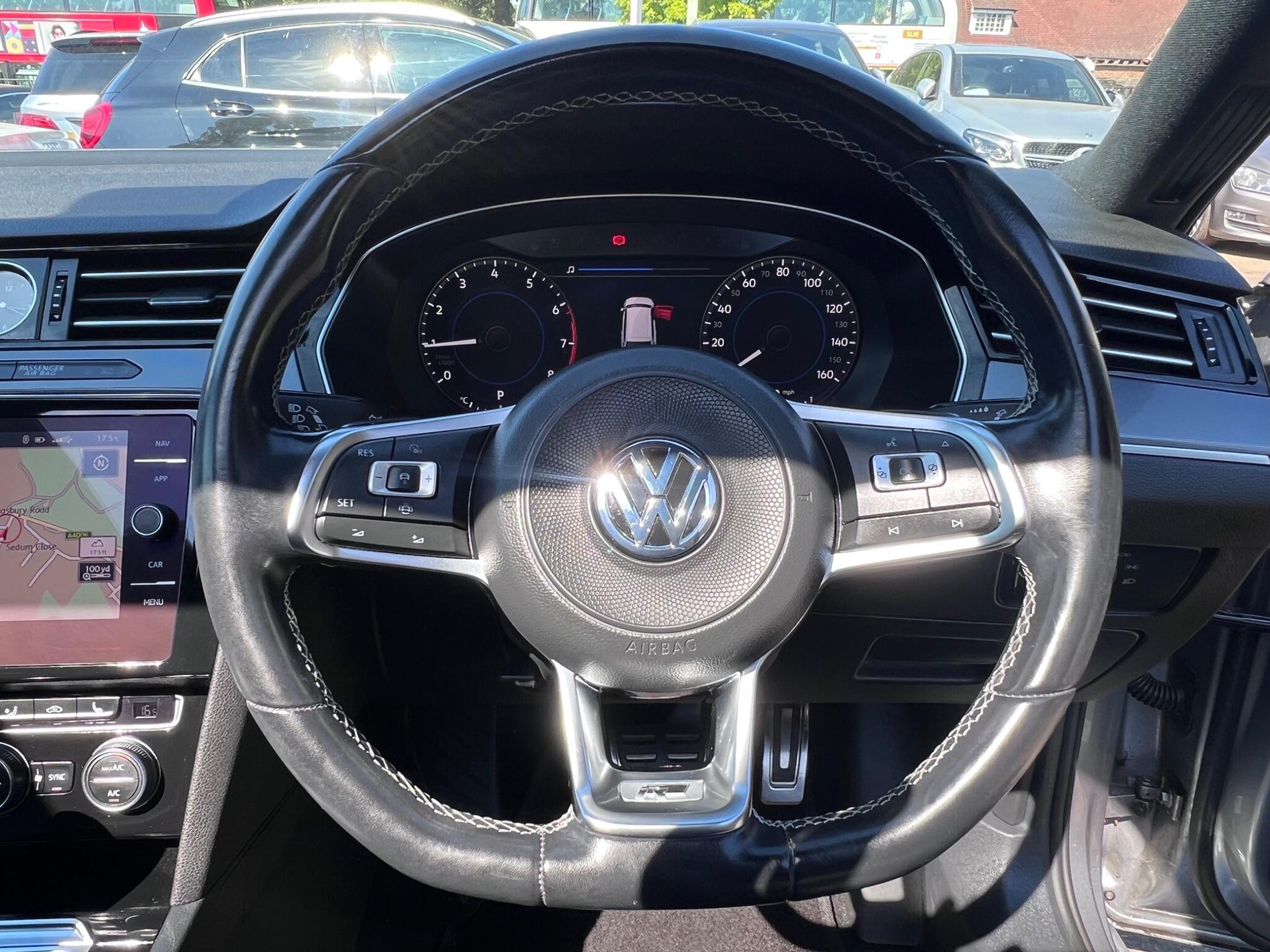 Volkswagen Passat view 19
