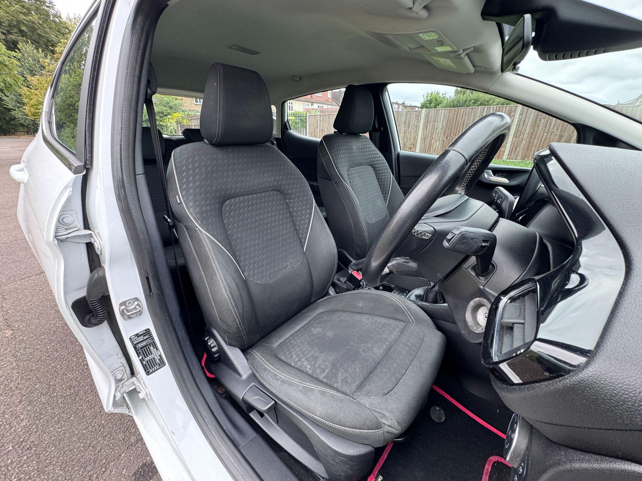 2017 Ford Fiesta image 37