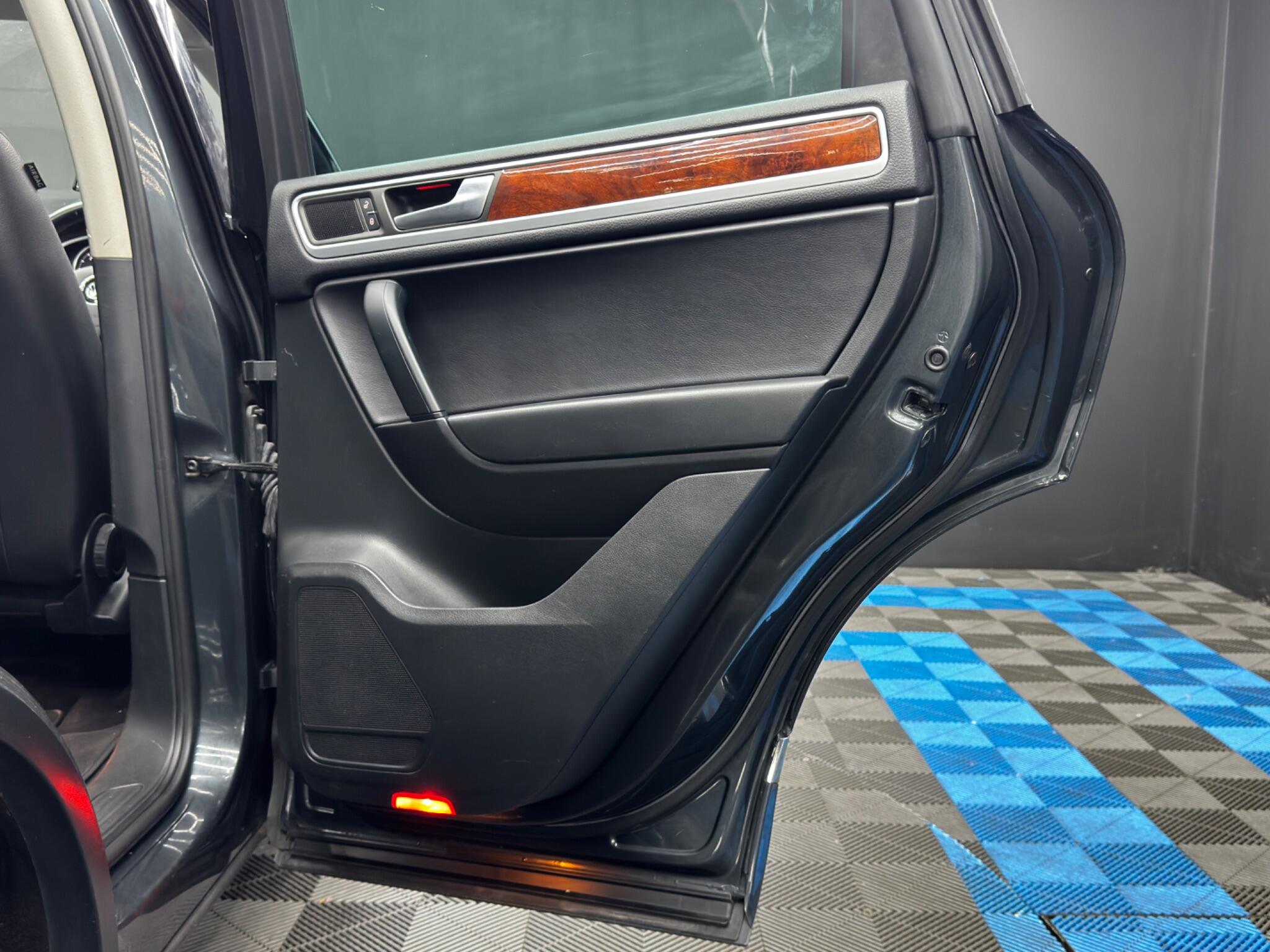 Volkswagen Touareg view 41