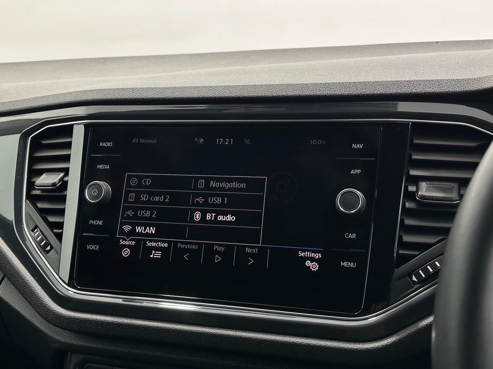Volkswagen T-Roc view 26