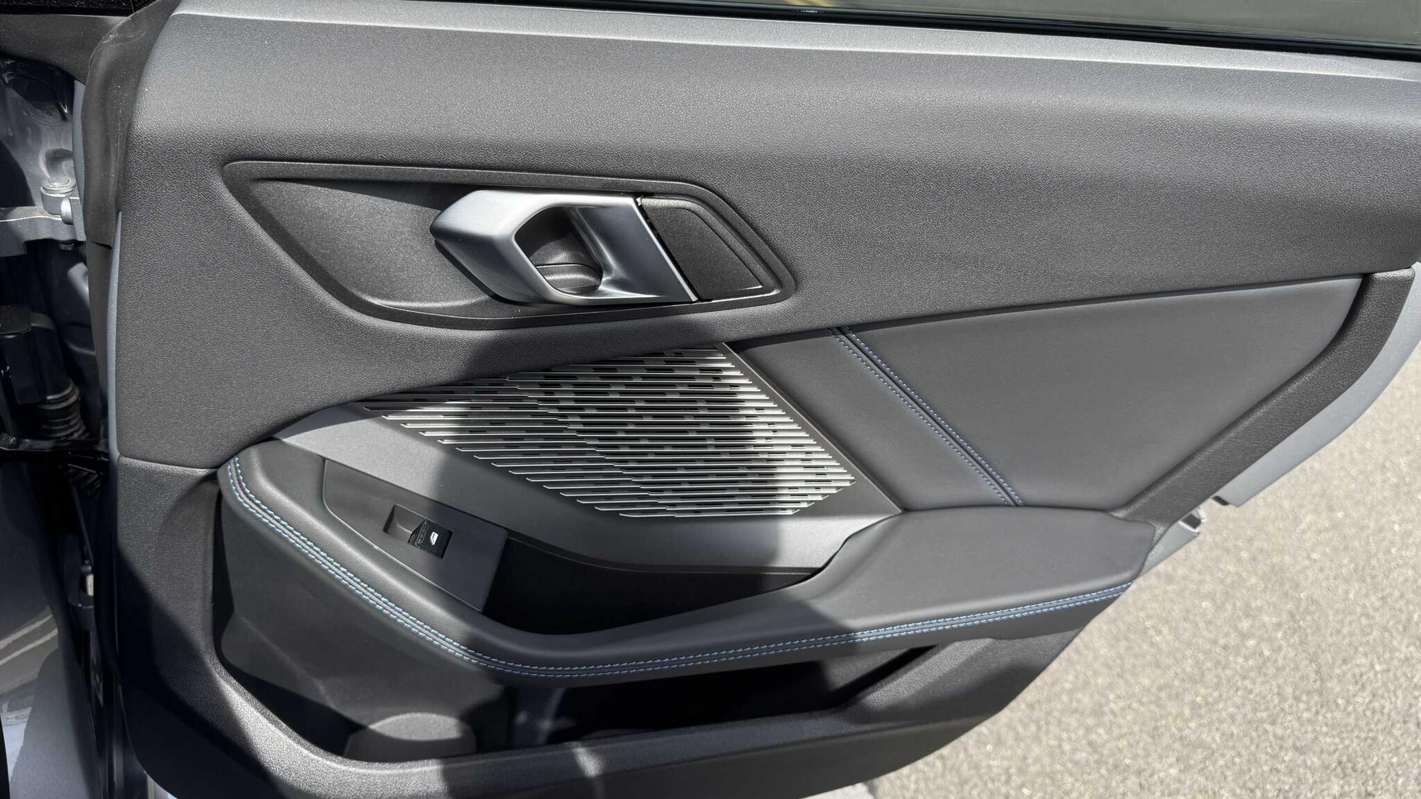 BMW 2 Series view 11
