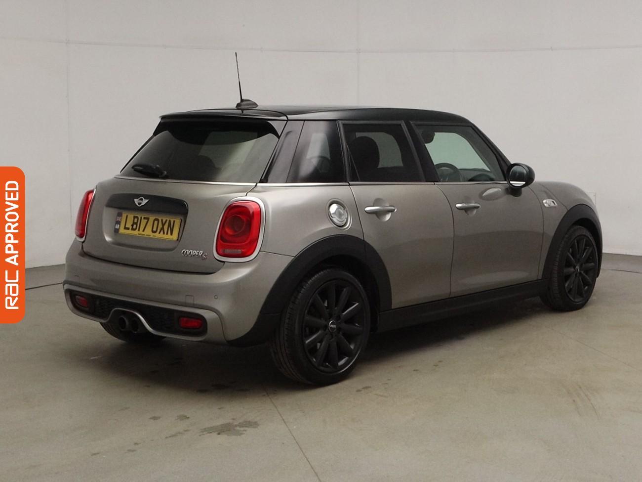 Mini Hatch view 32